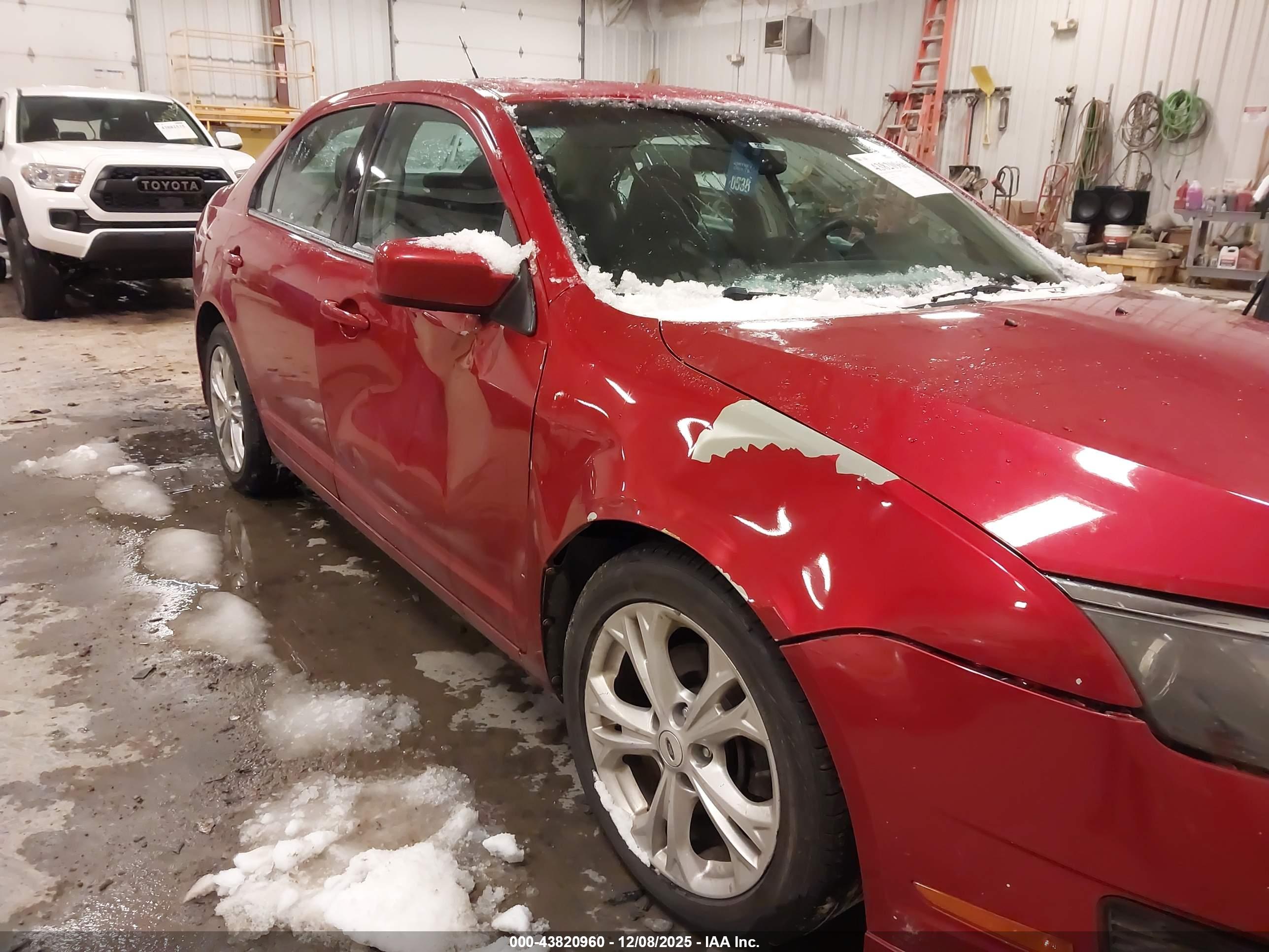 FORD FUSION image 6