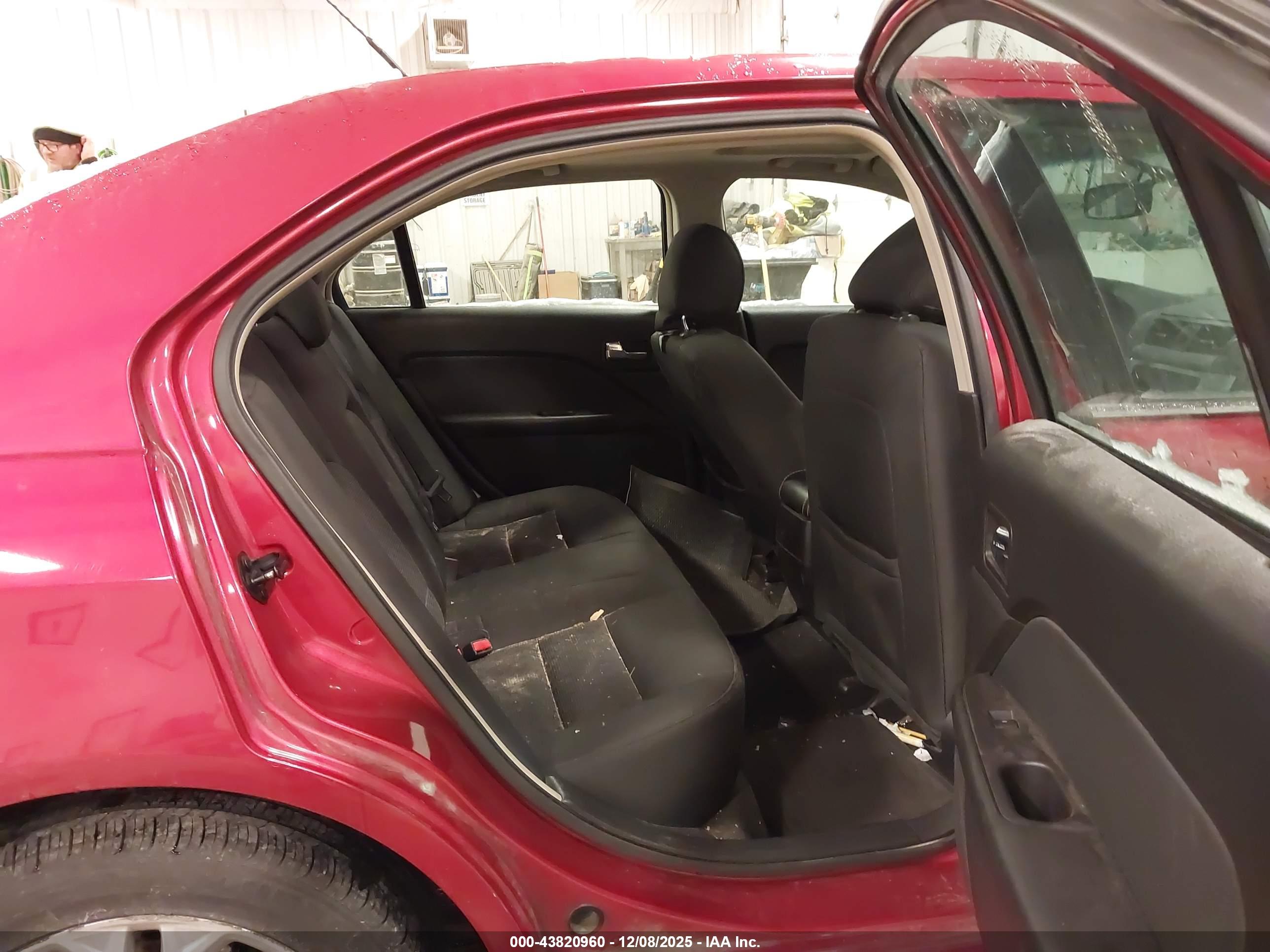 FORD FUSION image 8