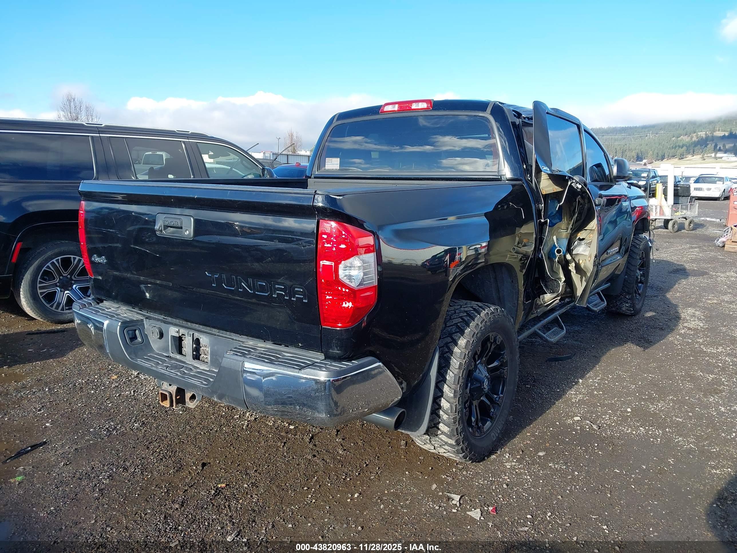 TOYOTA TUNDRA image 4