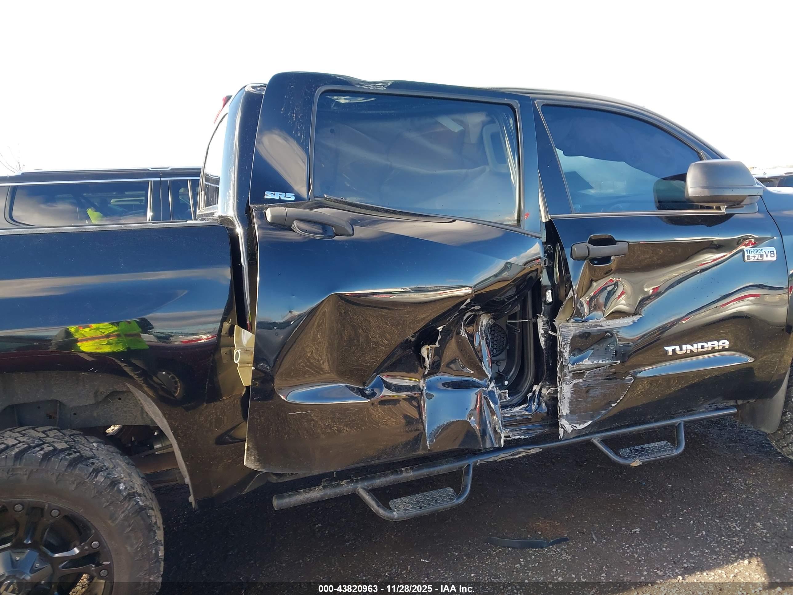 TOYOTA TUNDRA image 6
