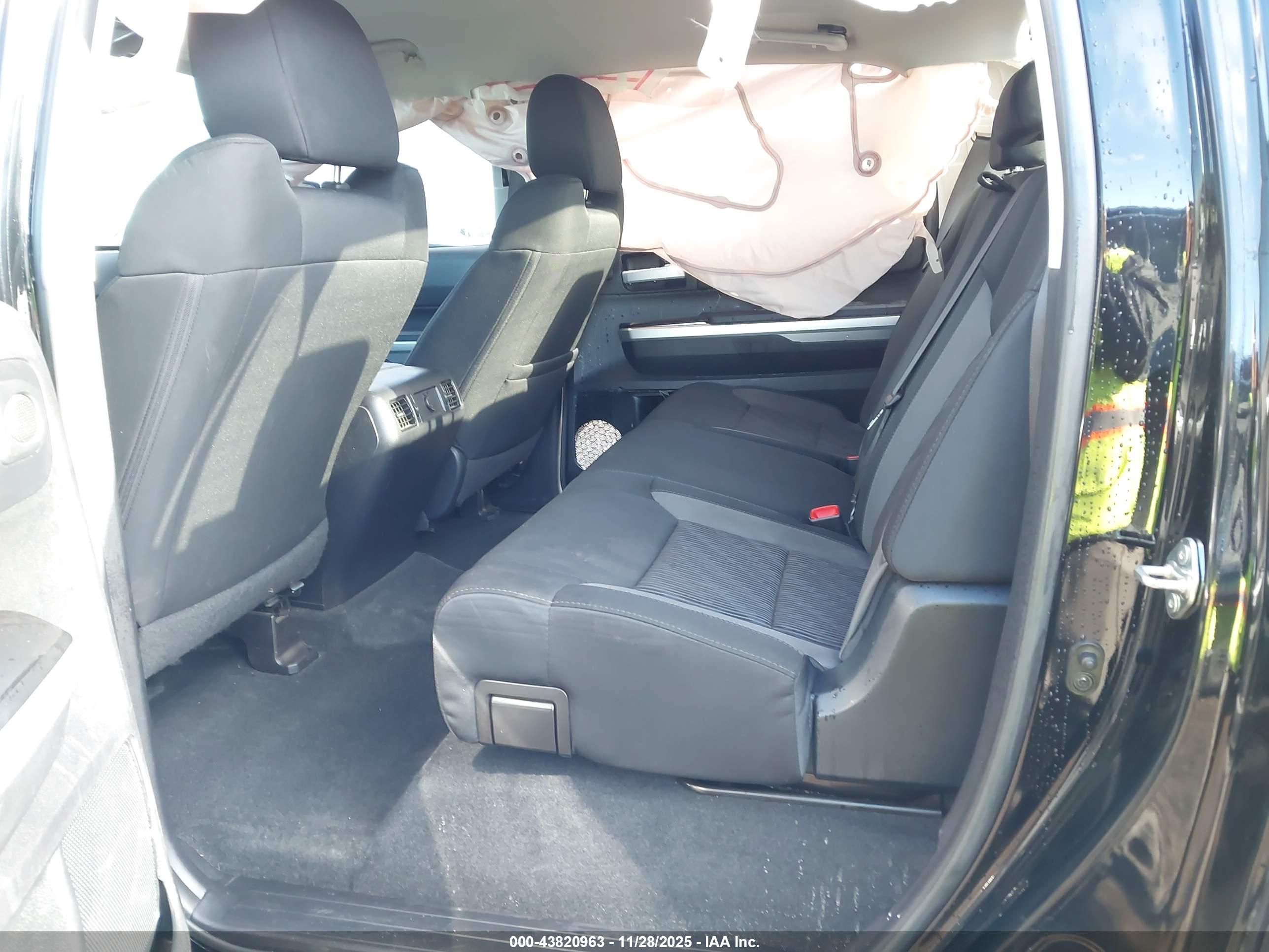 TOYOTA TUNDRA image 8