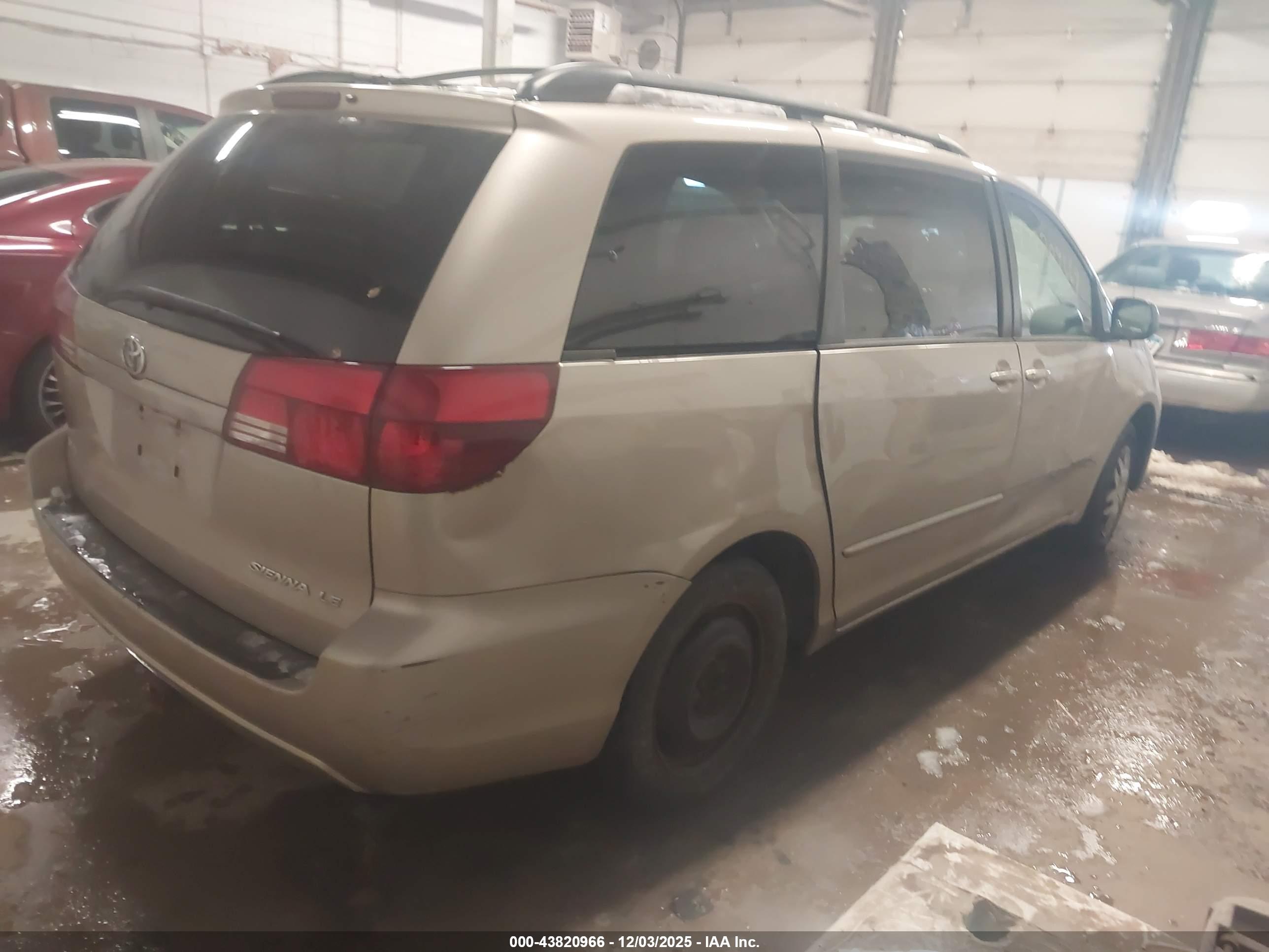 TOYOTA SIENNA image 4
