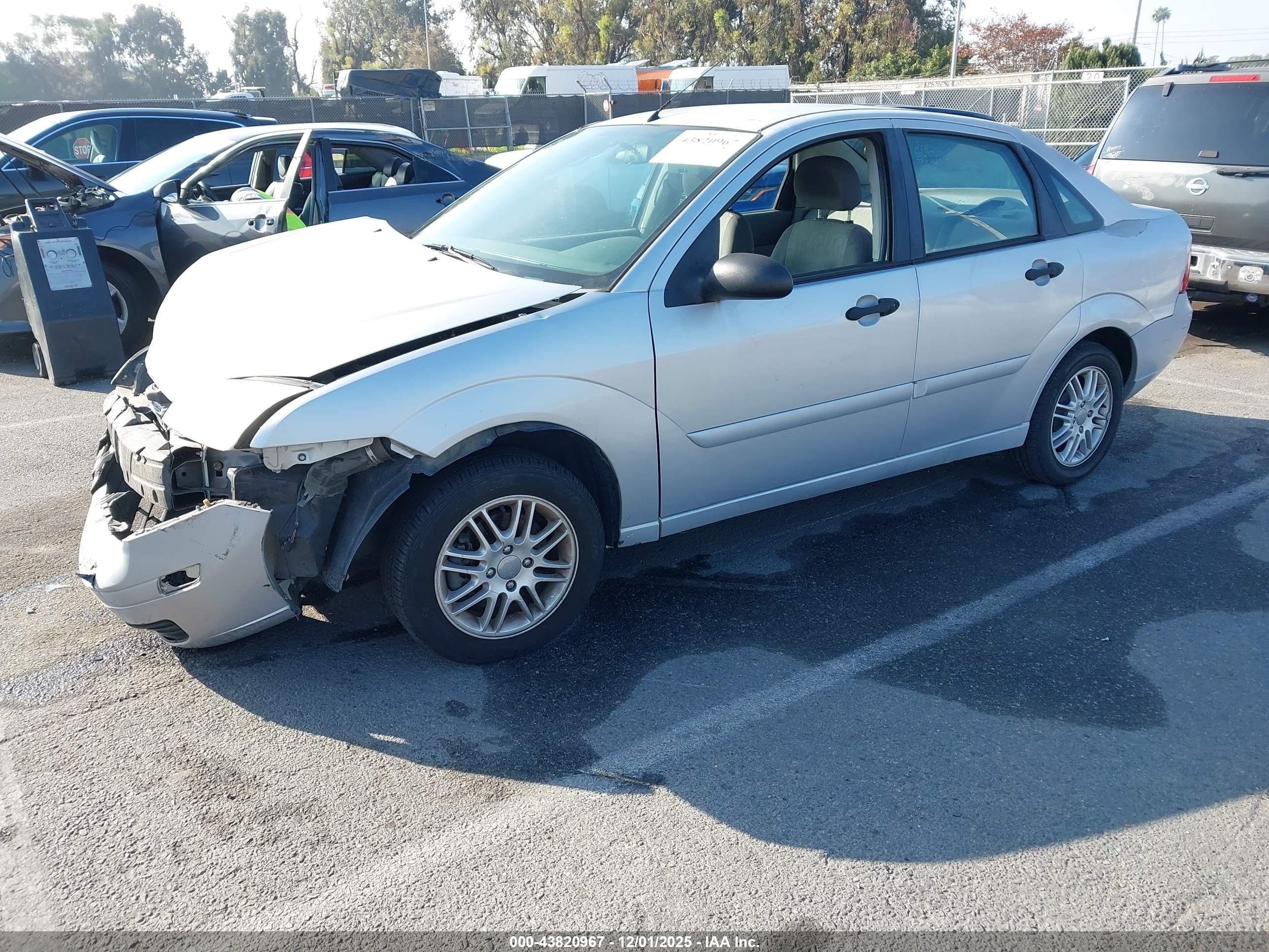 FORD FOCUS image 2