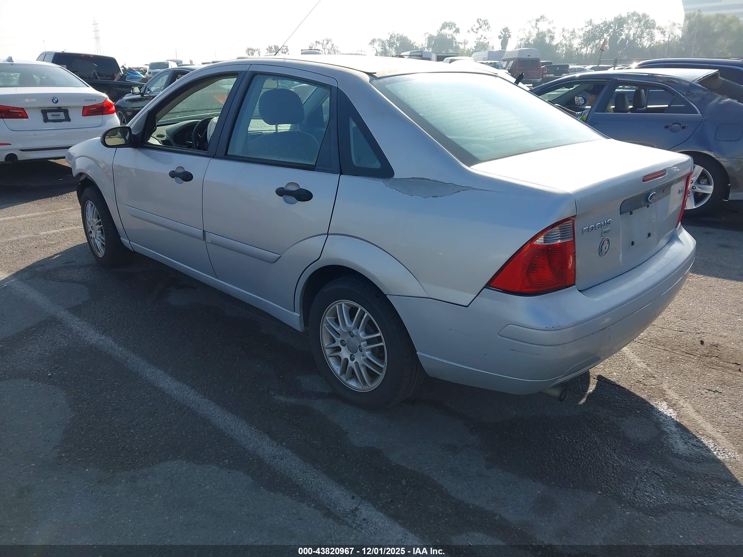 FORD FOCUS image 3