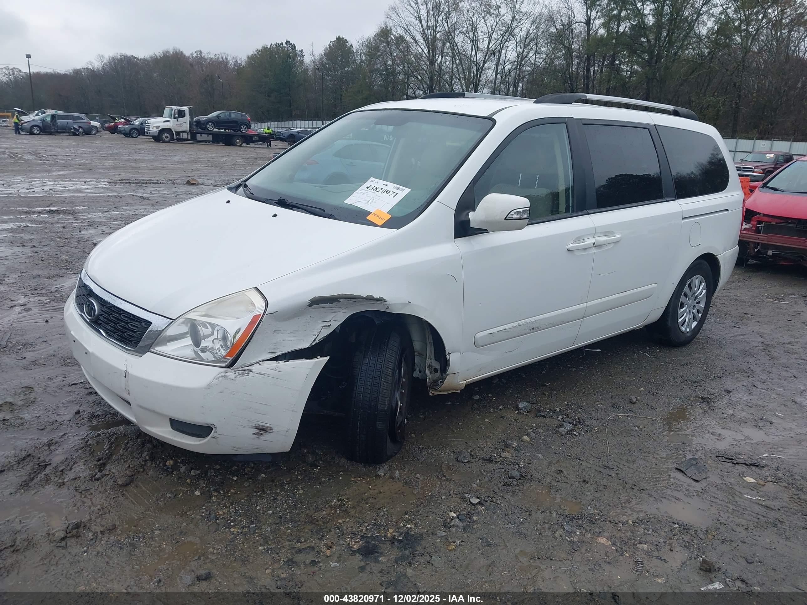 KIA SEDONA image 2