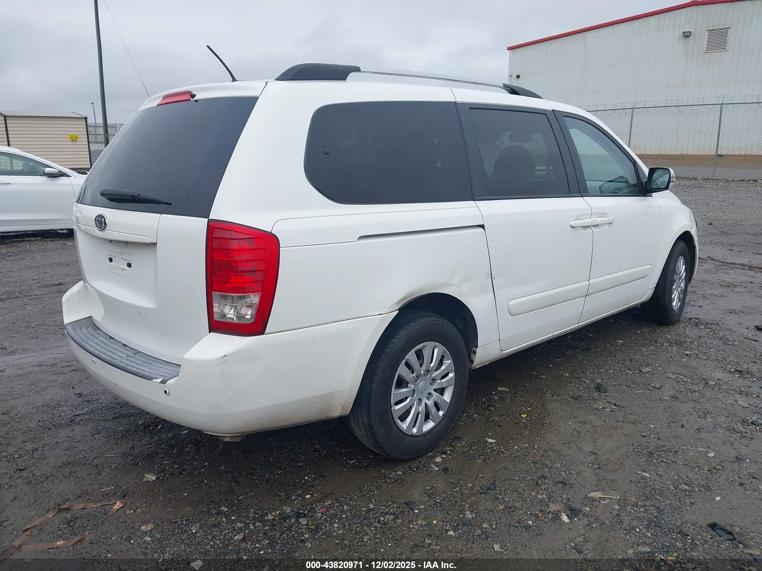 KIA SEDONA image 4