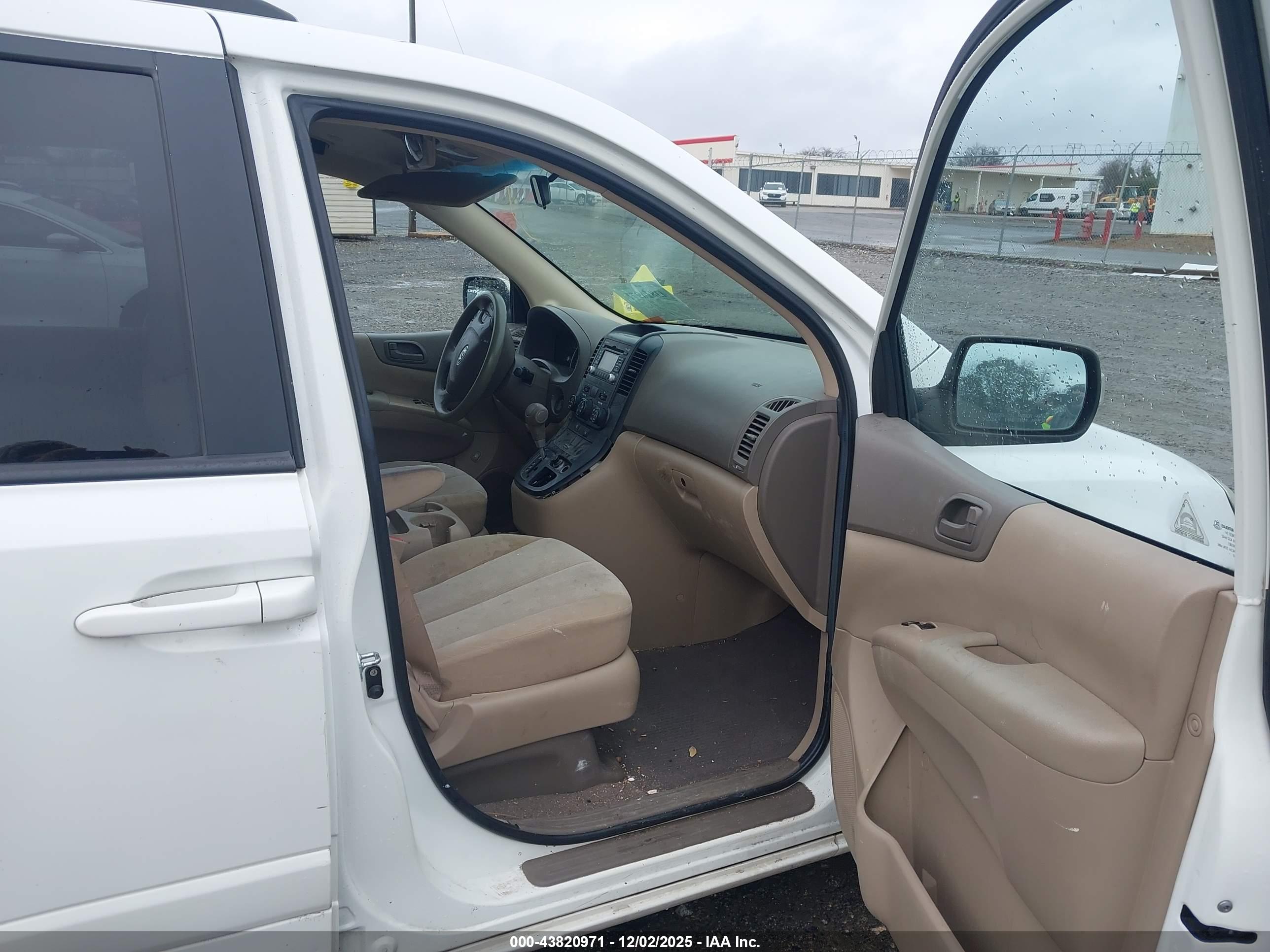 KIA SEDONA image 5