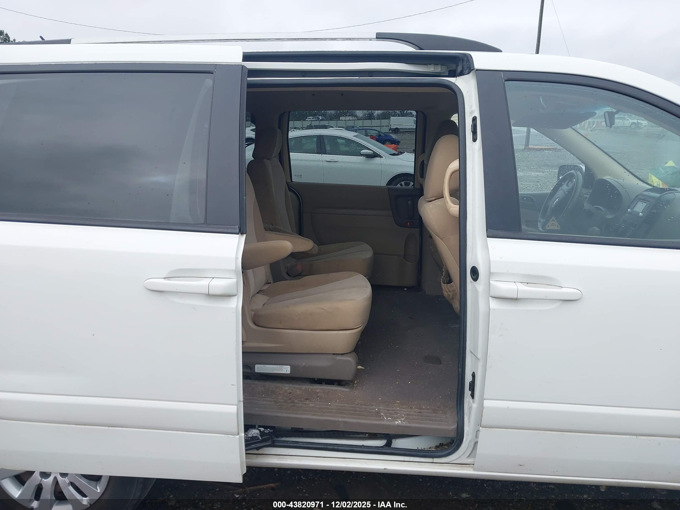 KIA SEDONA image 8