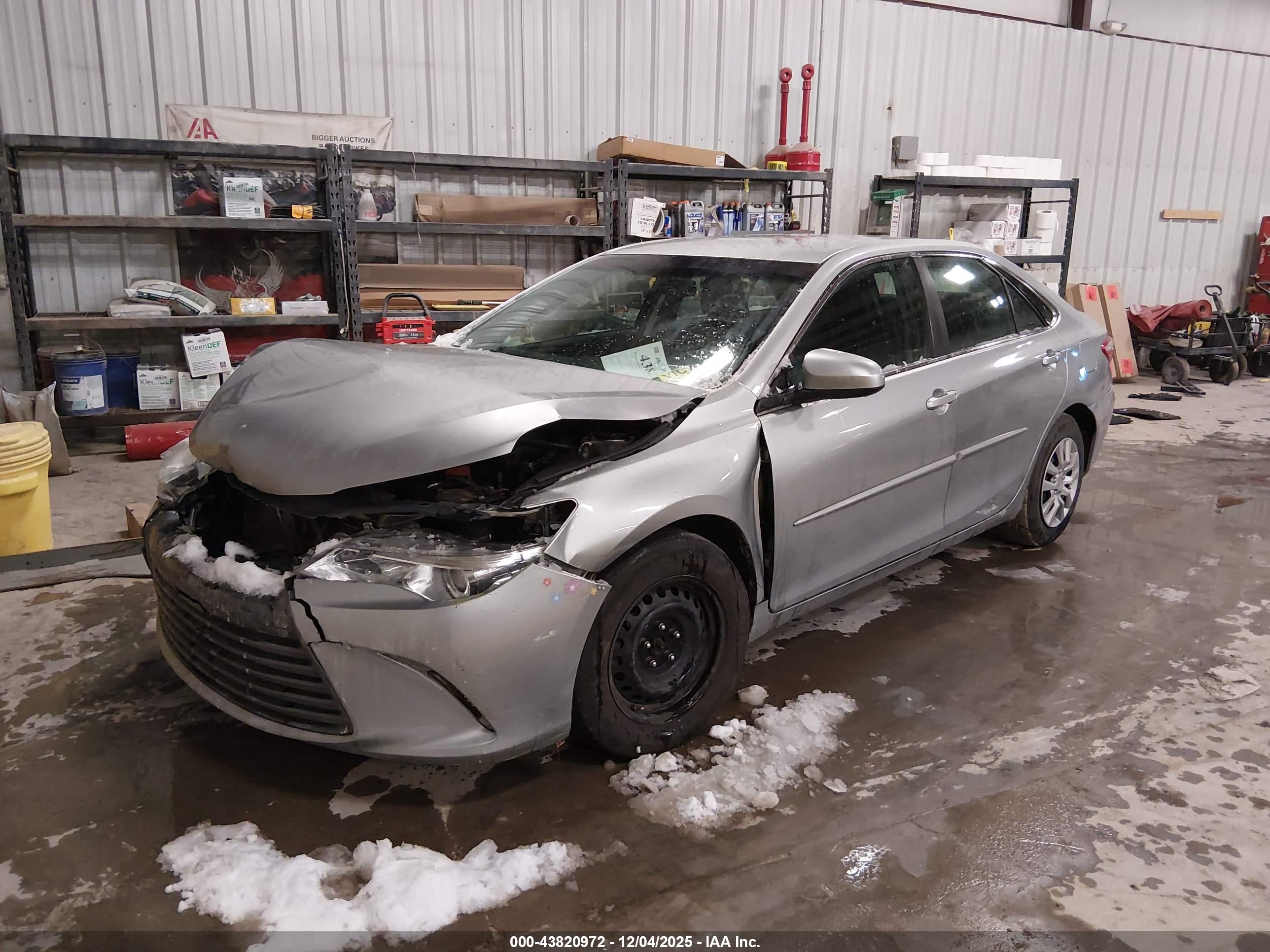 TOYOTA CAMRY image 2