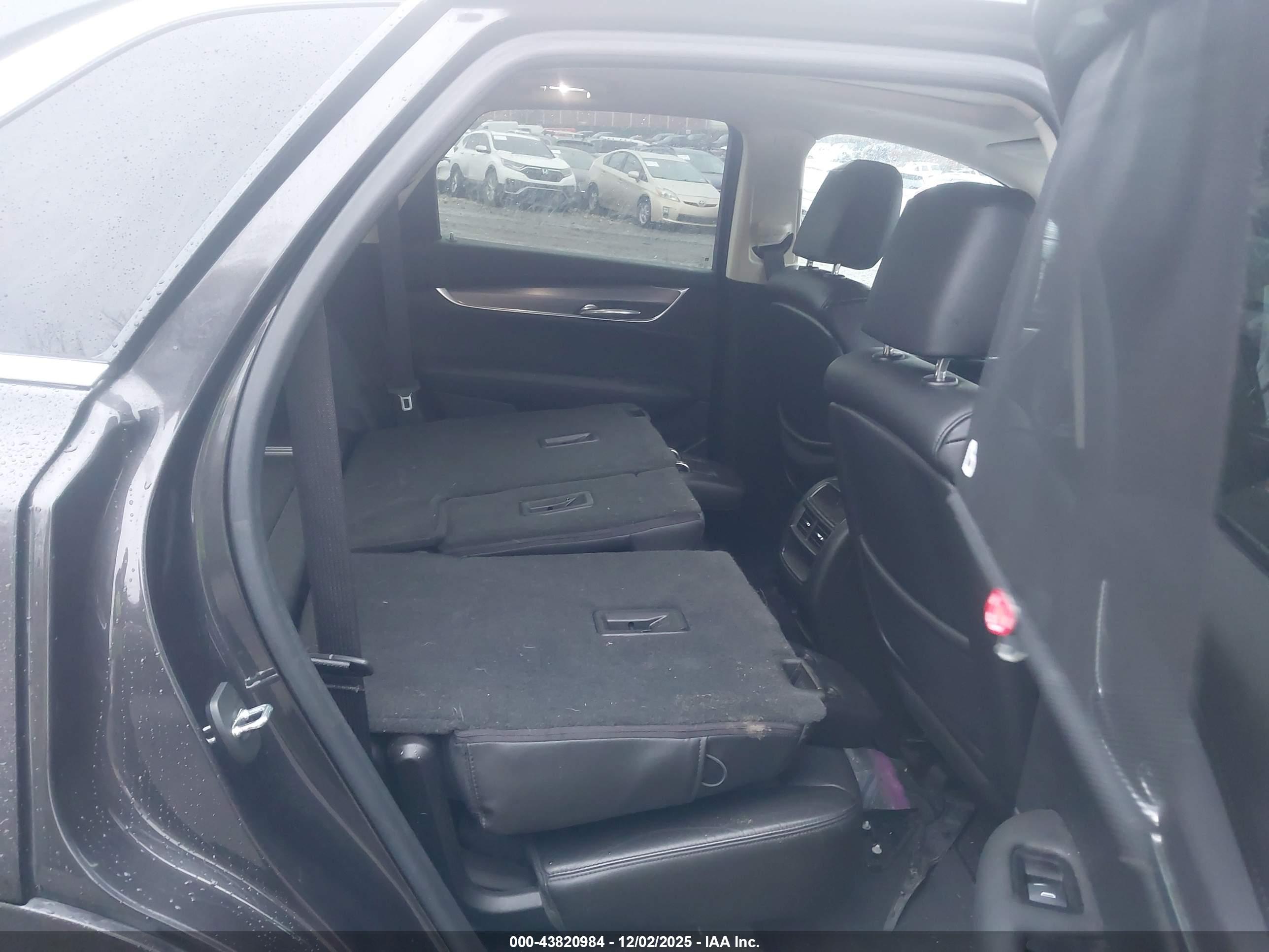 CADILLAC XT5 image 8