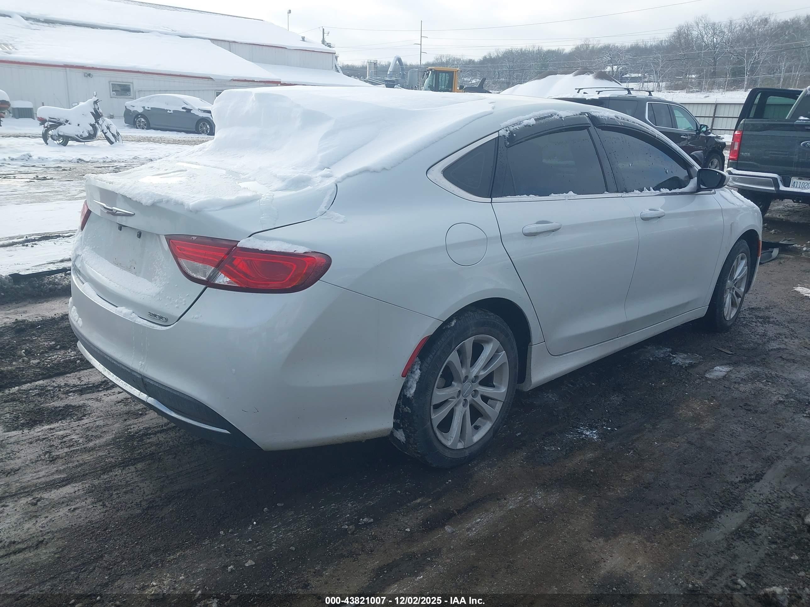 CHRYSLER 200 image 4