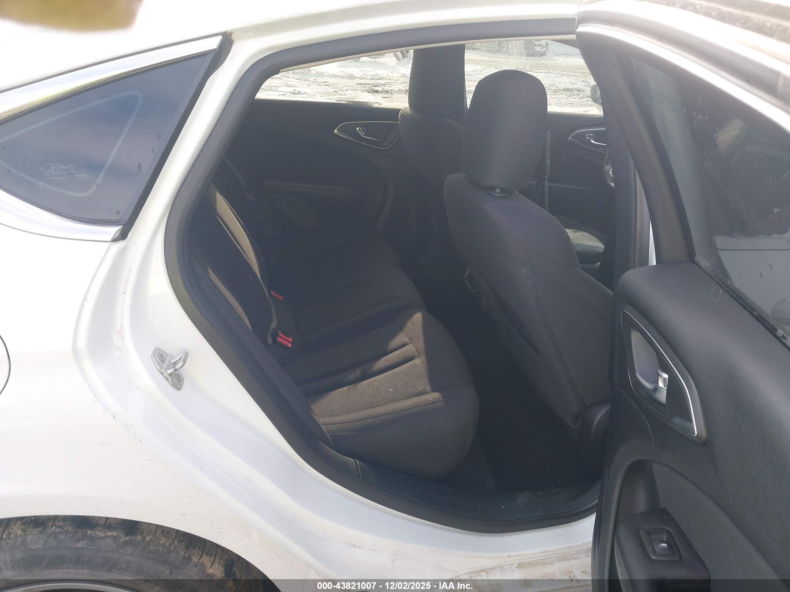 CHRYSLER 200 image 8