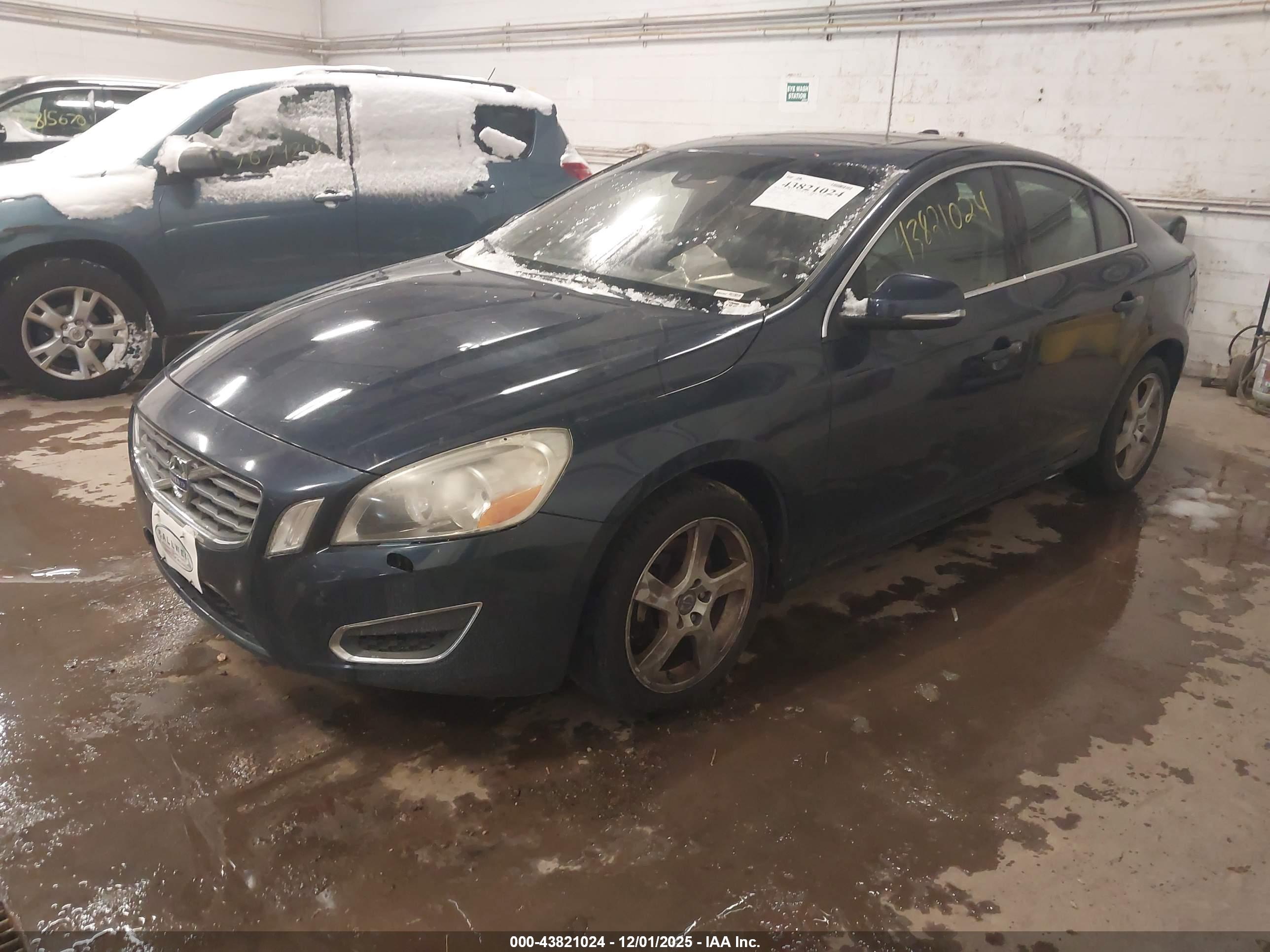 VOLVO S60 image 2
