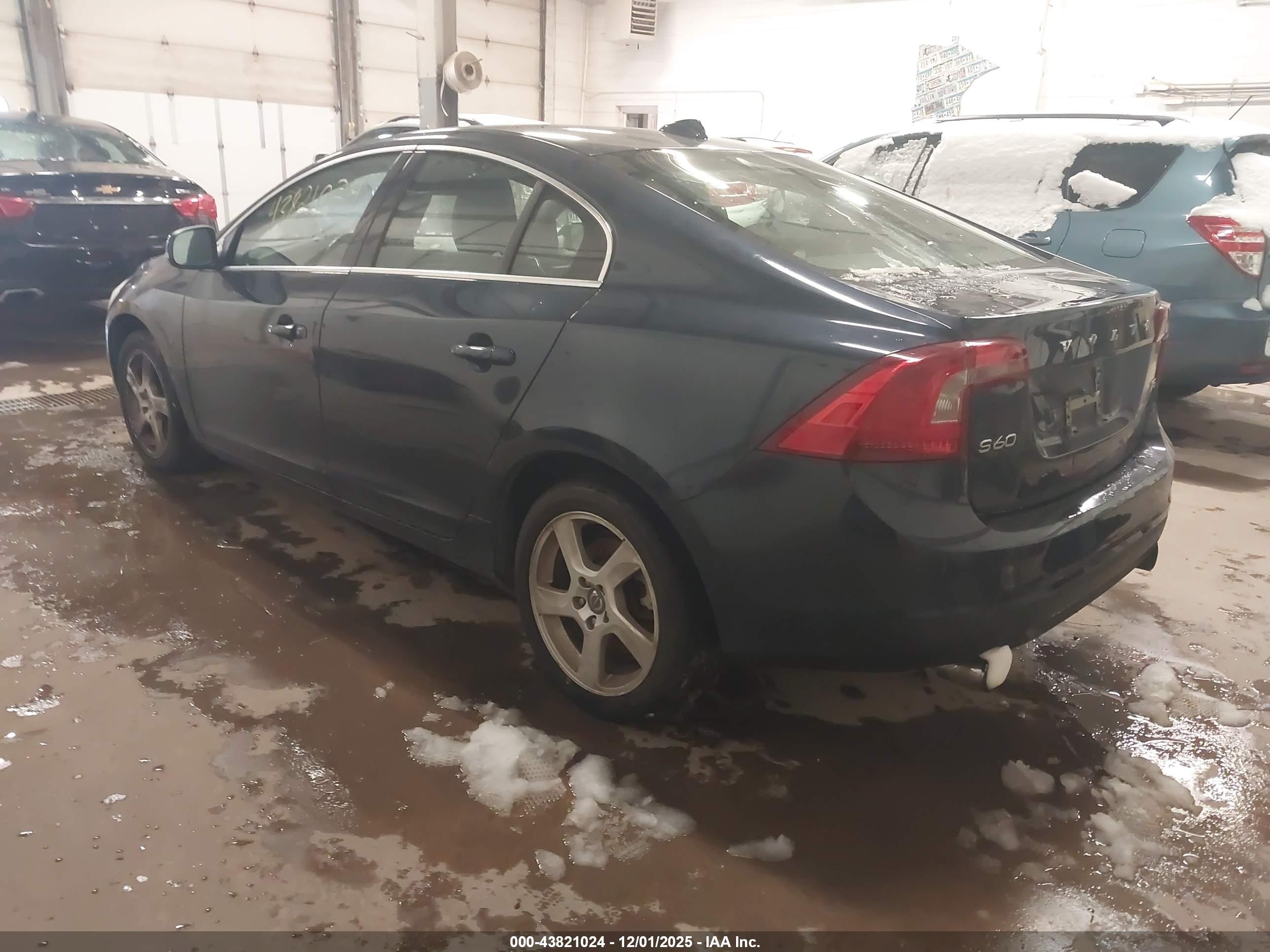 VOLVO S60 image 3