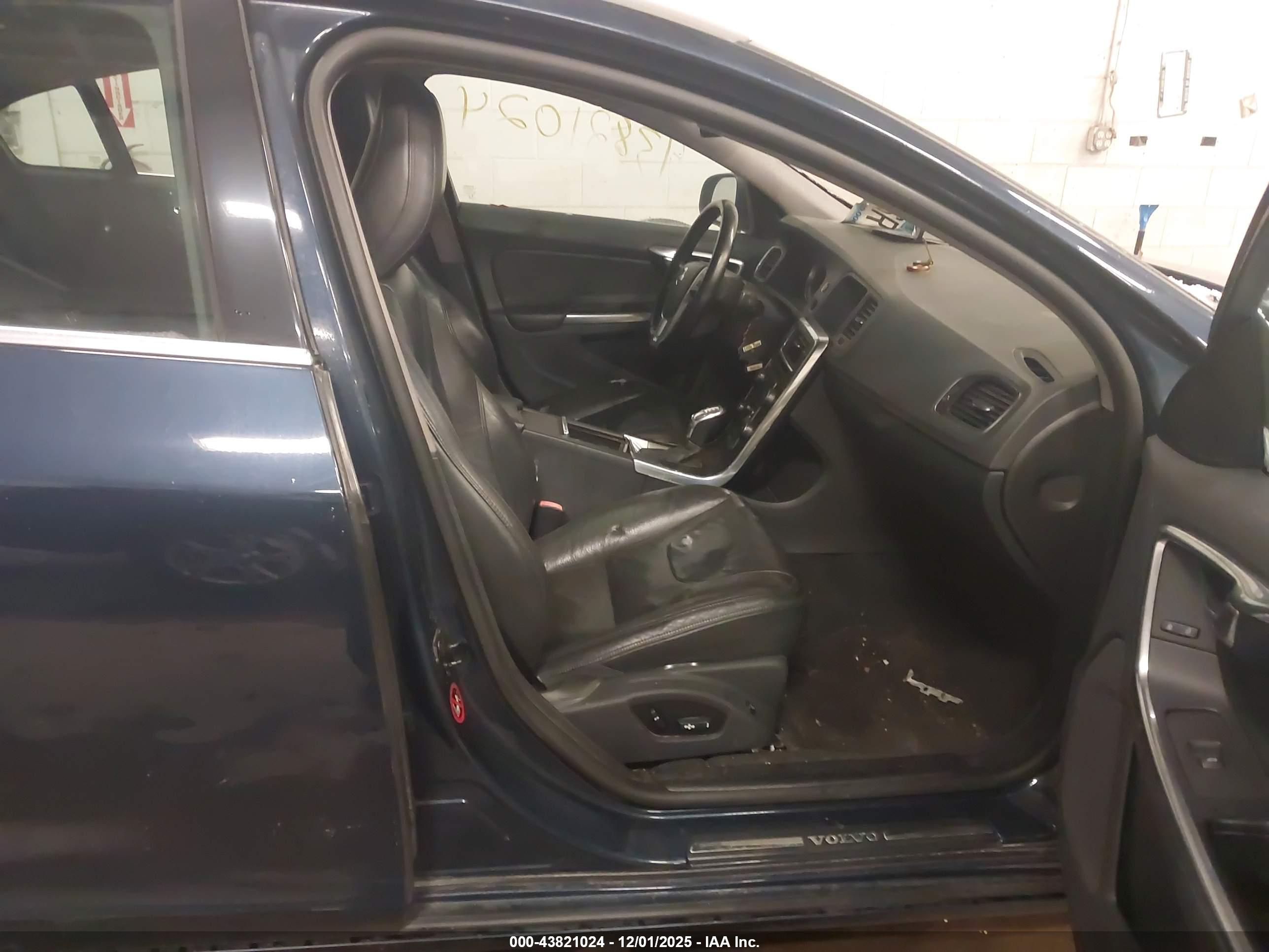 VOLVO S60 image 5