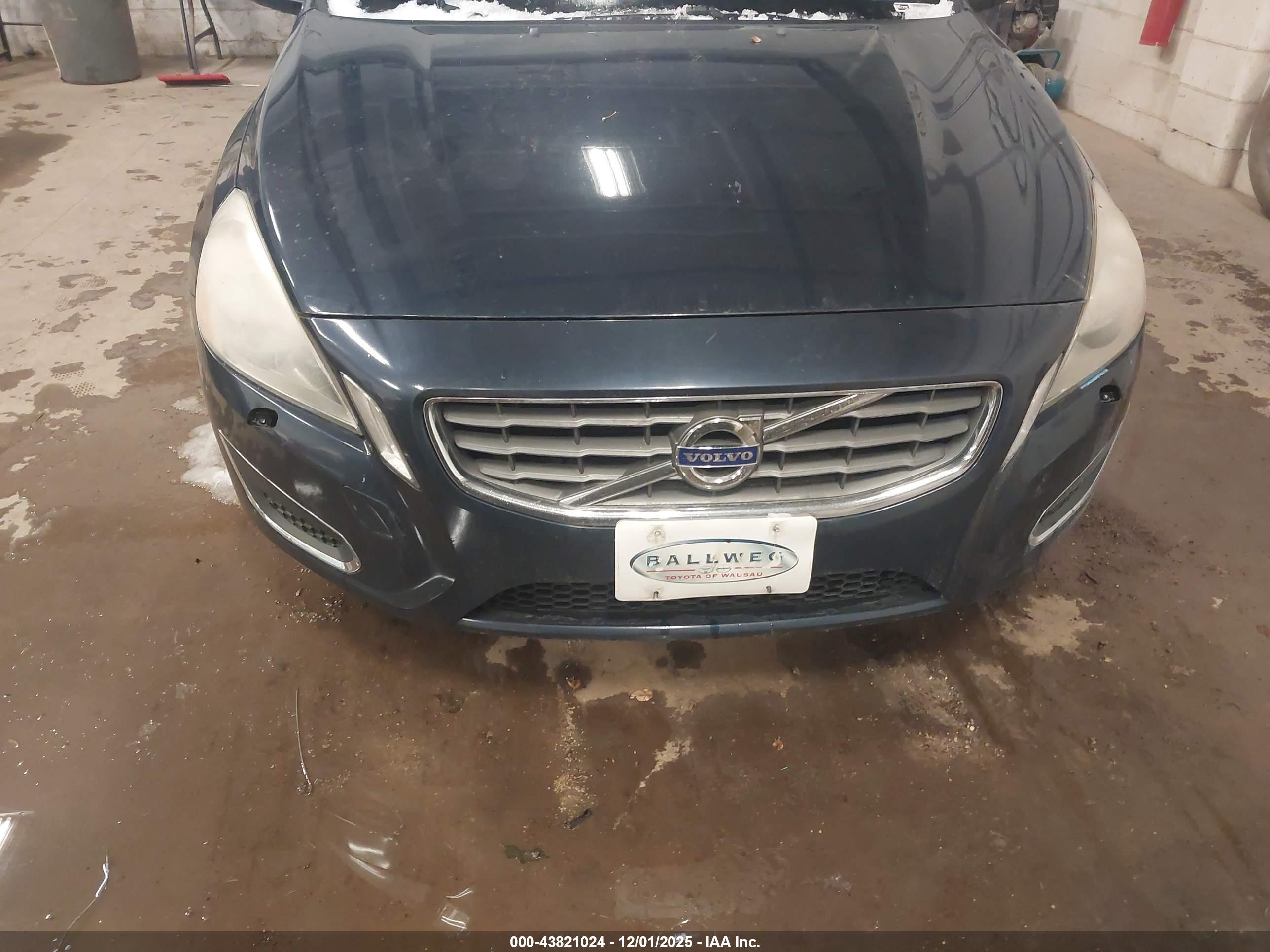 VOLVO S60 image 6