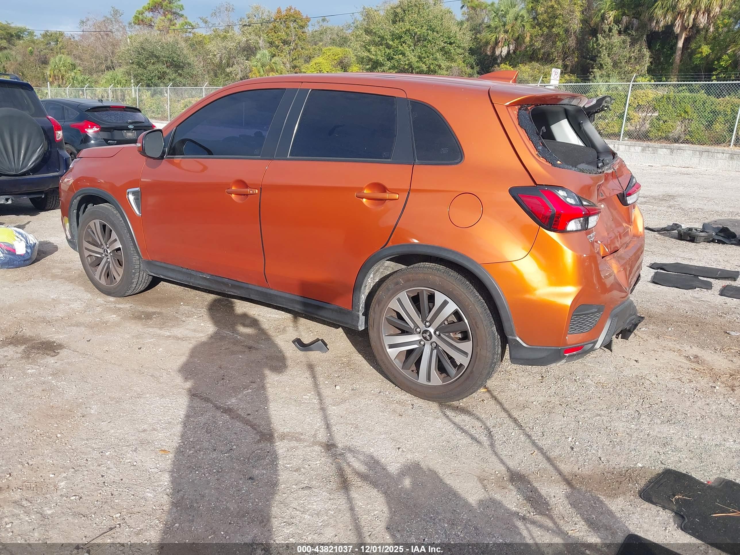 MITSUBISHI OUTLANDER image 3