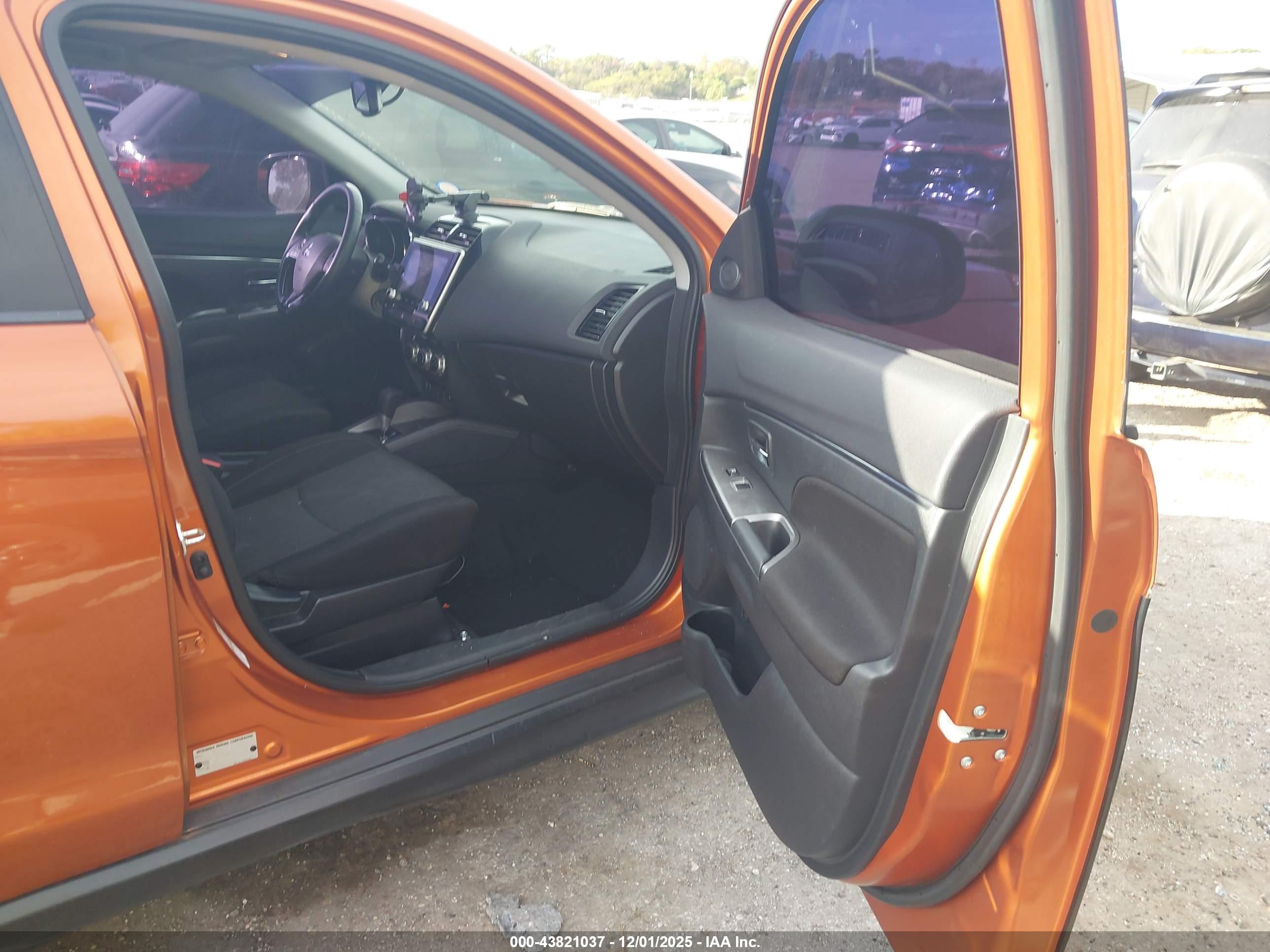 MITSUBISHI OUTLANDER image 5
