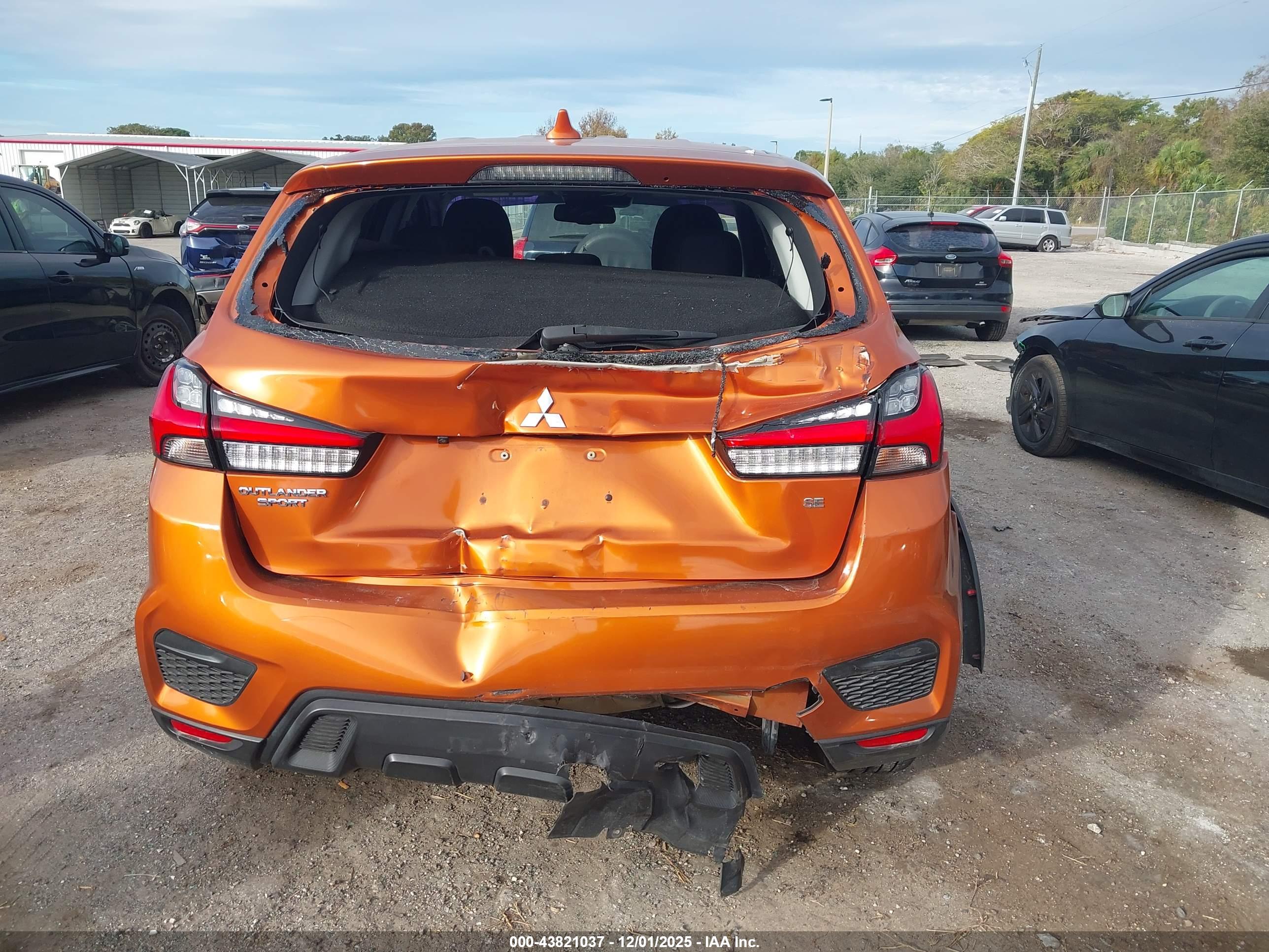 MITSUBISHI OUTLANDER image 6