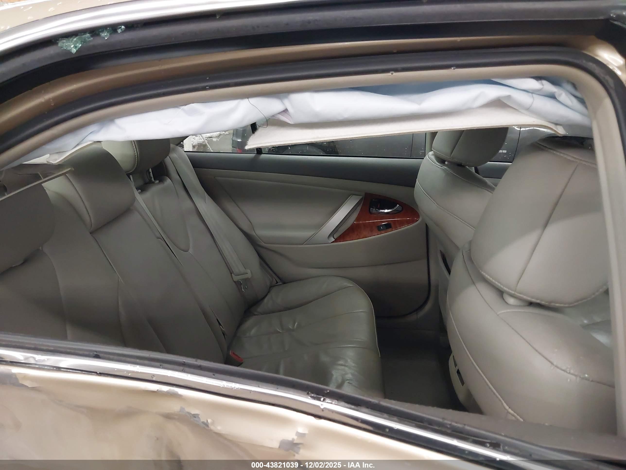 TOYOTA CAMRY image 8