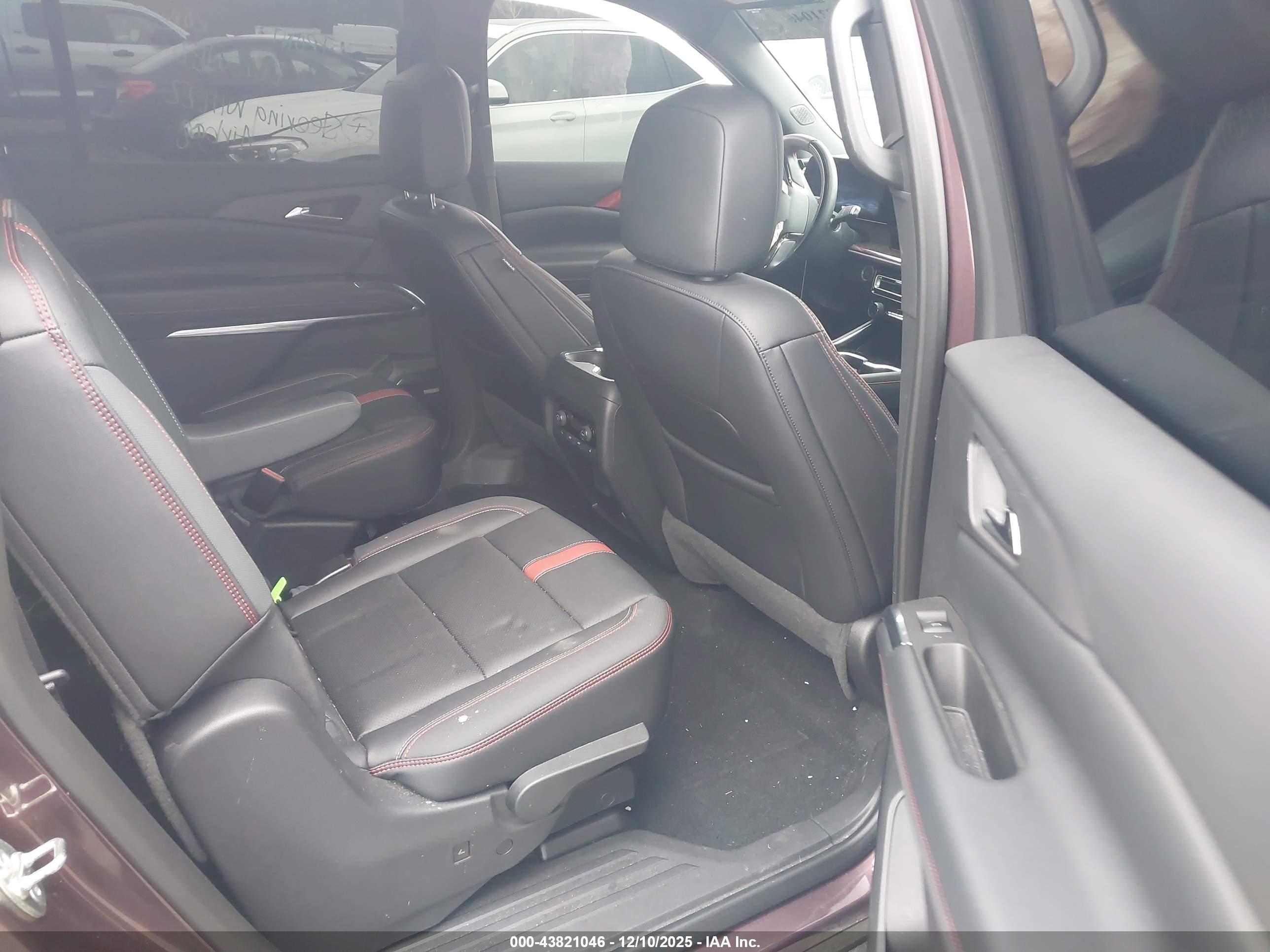 CHEVROLET TRAVERSE image 8