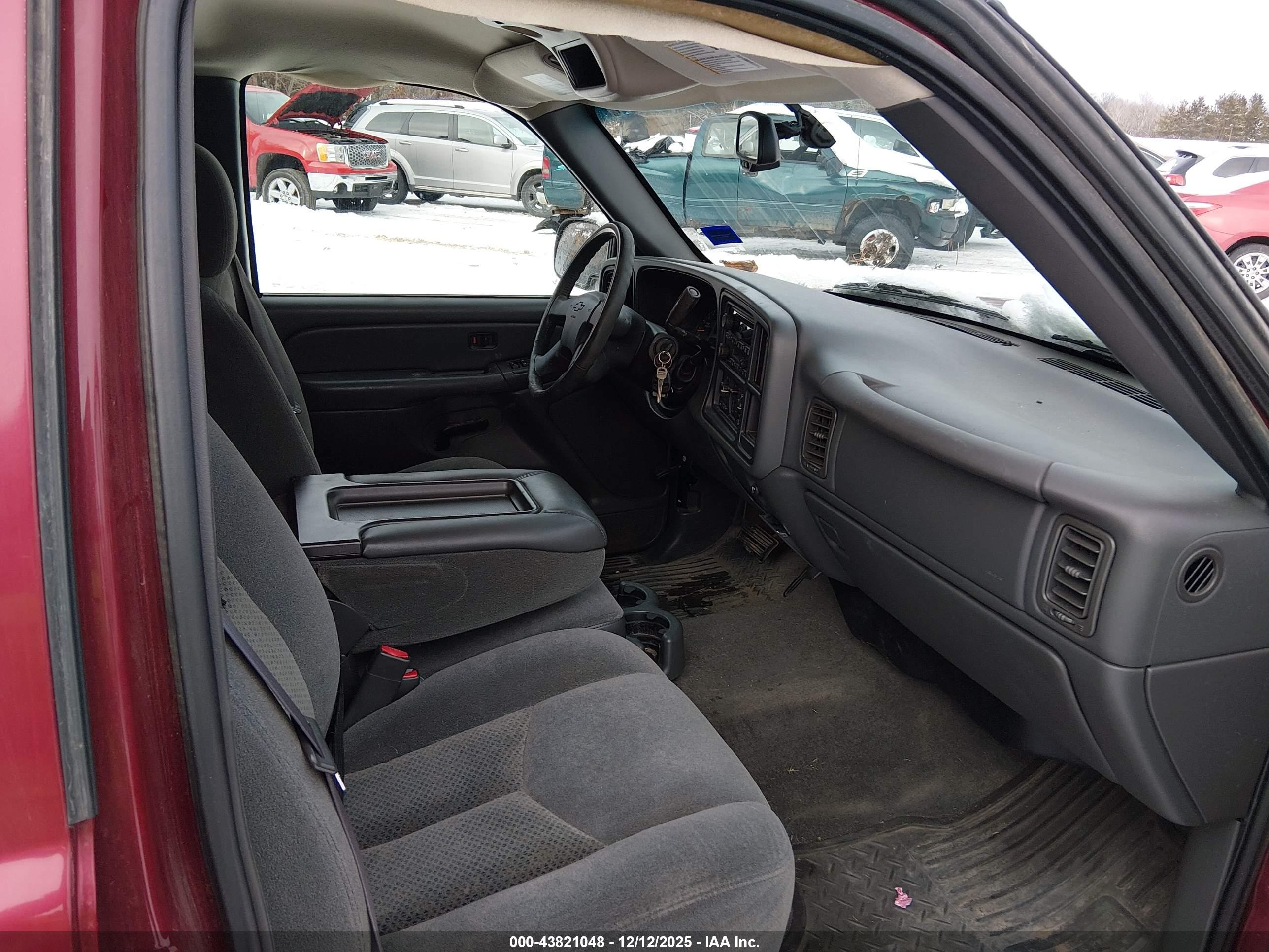 CHEVROLET SILVERADO image 5
