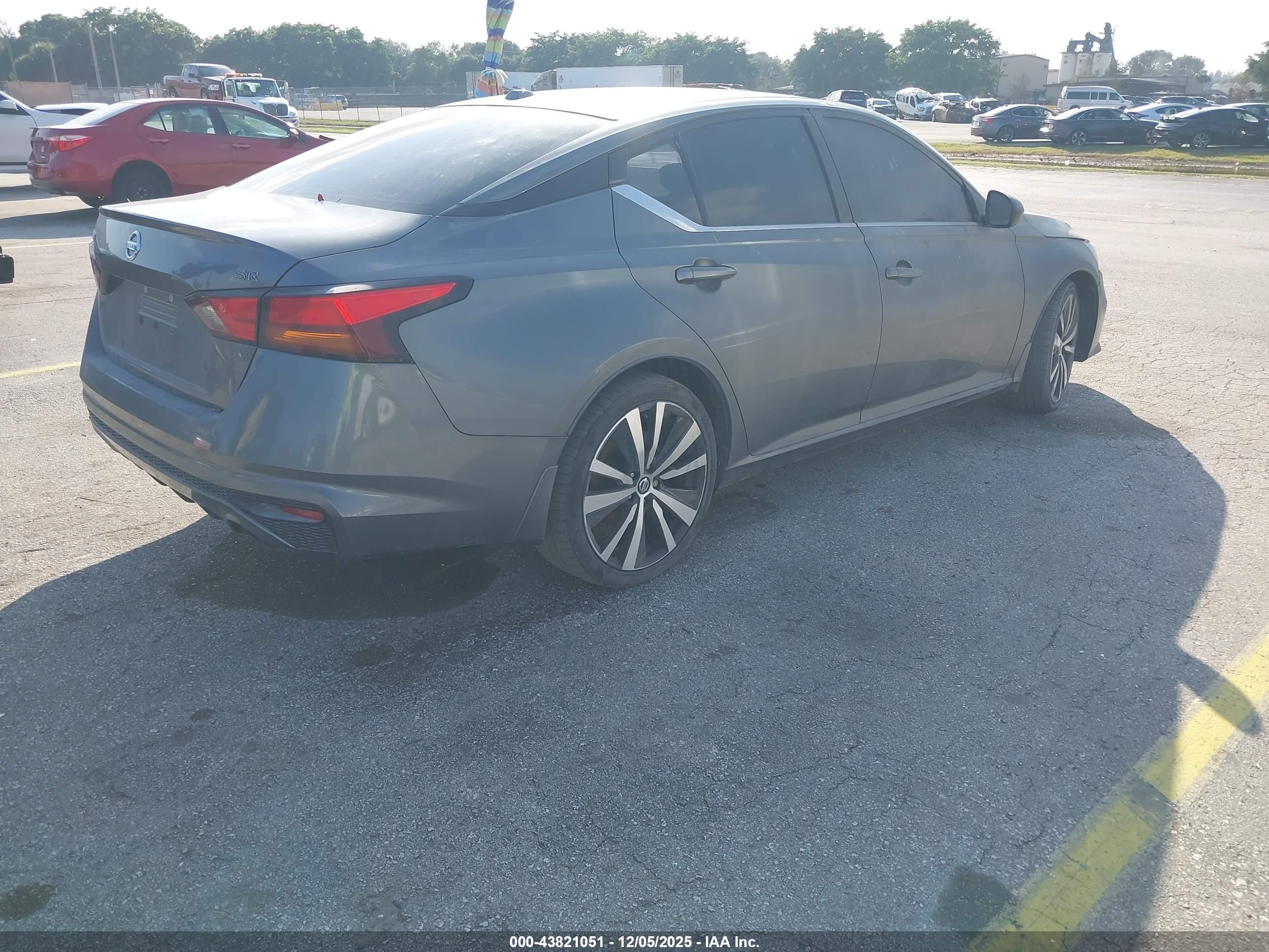 NISSAN ALTIMA image 4