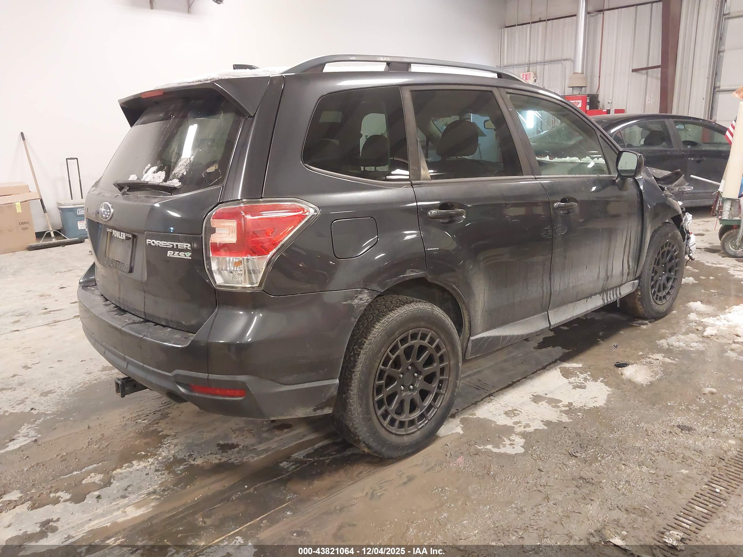 SUBARU FORESTER image 4