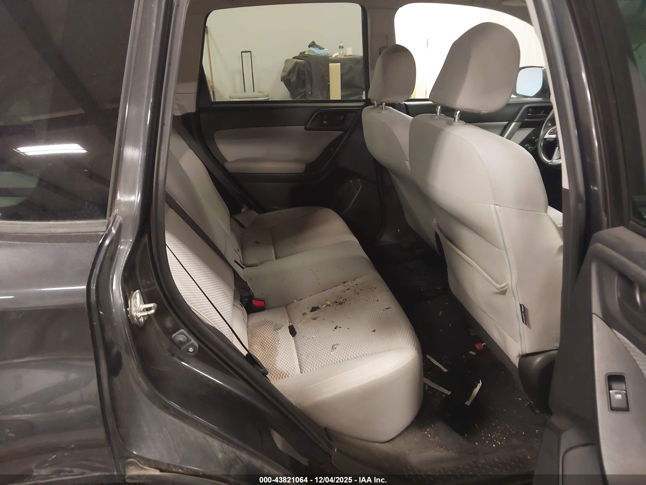 SUBARU FORESTER image 8