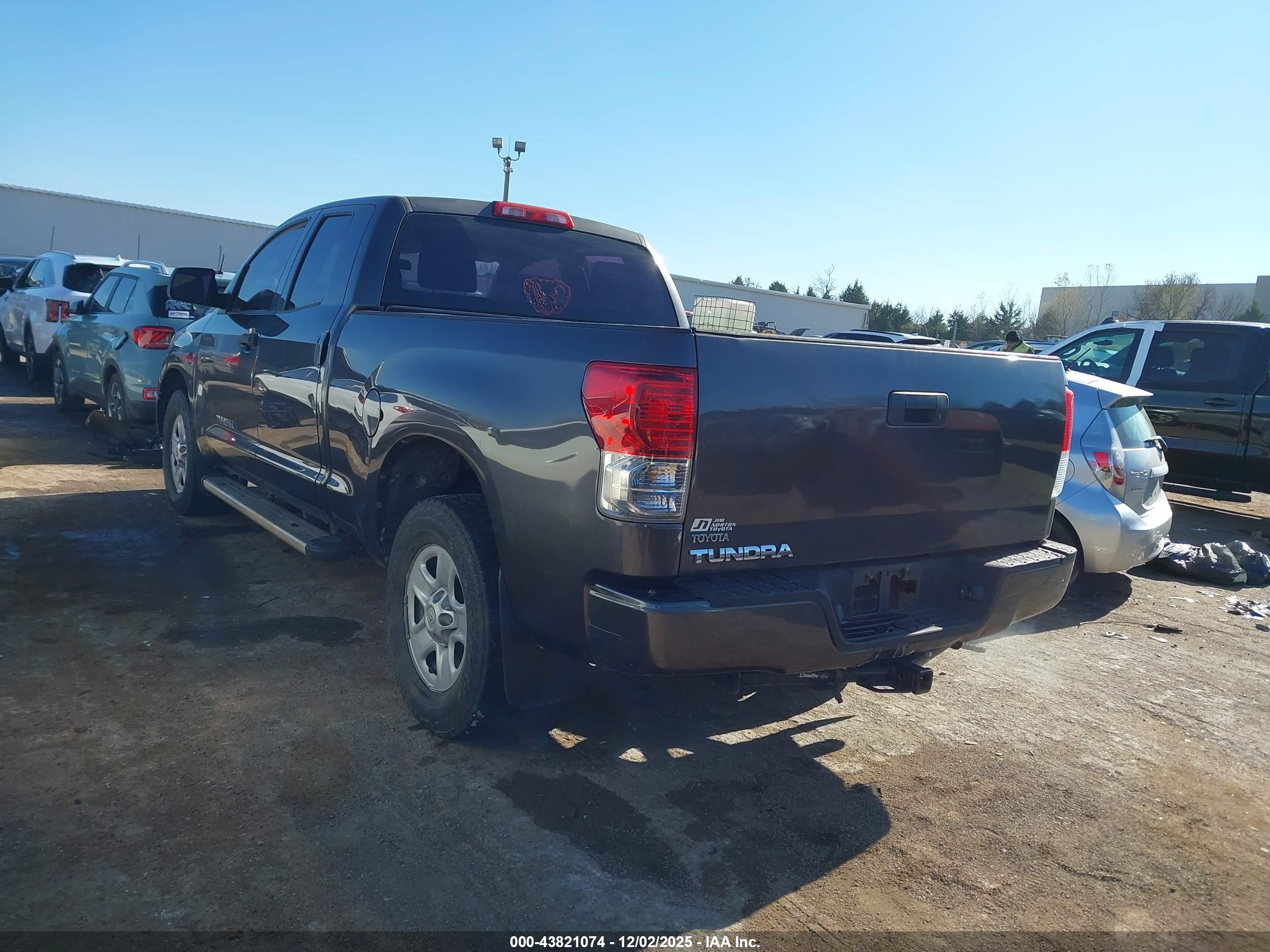 TOYOTA TUNDRA image 3