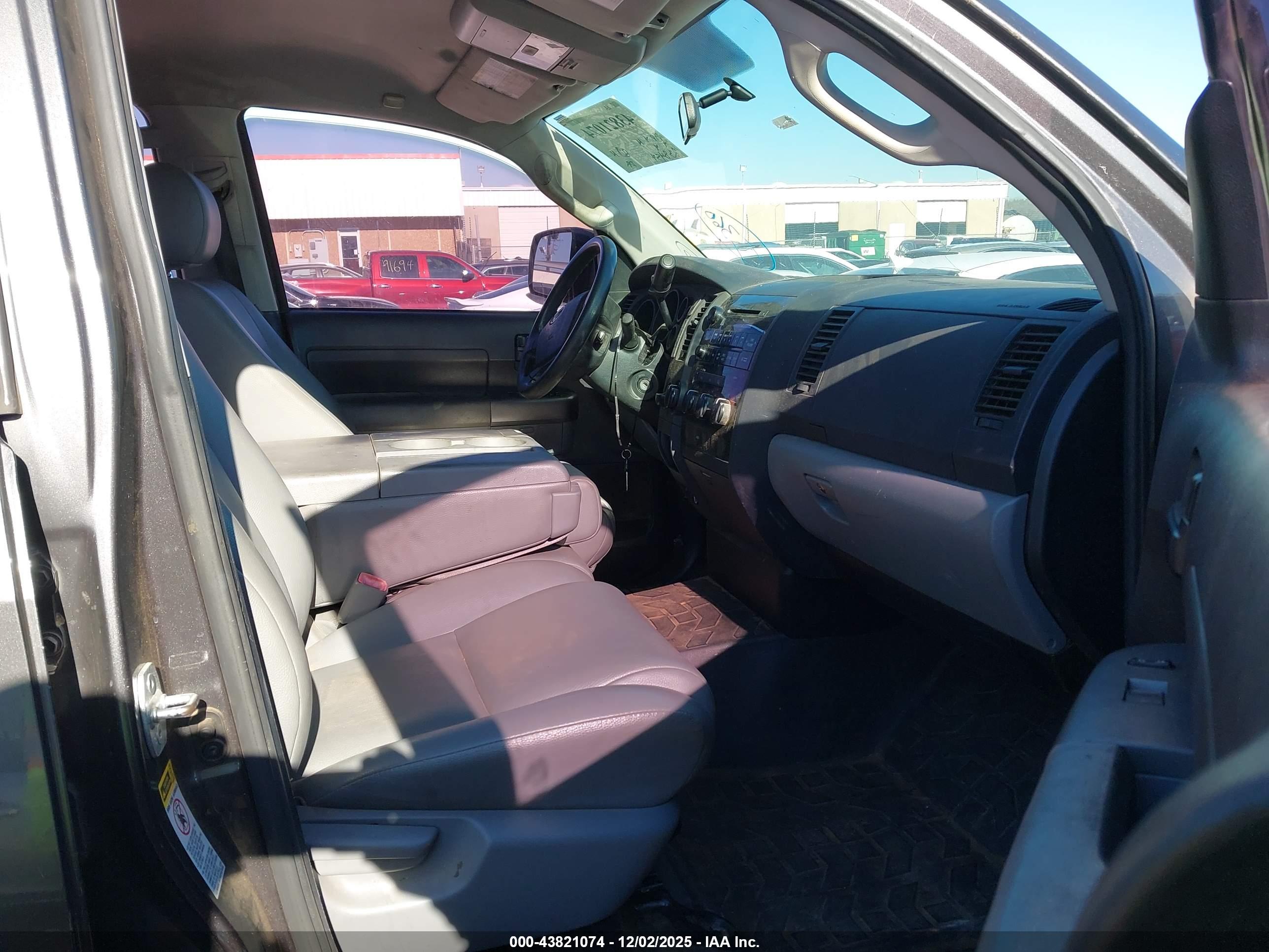 TOYOTA TUNDRA image 5
