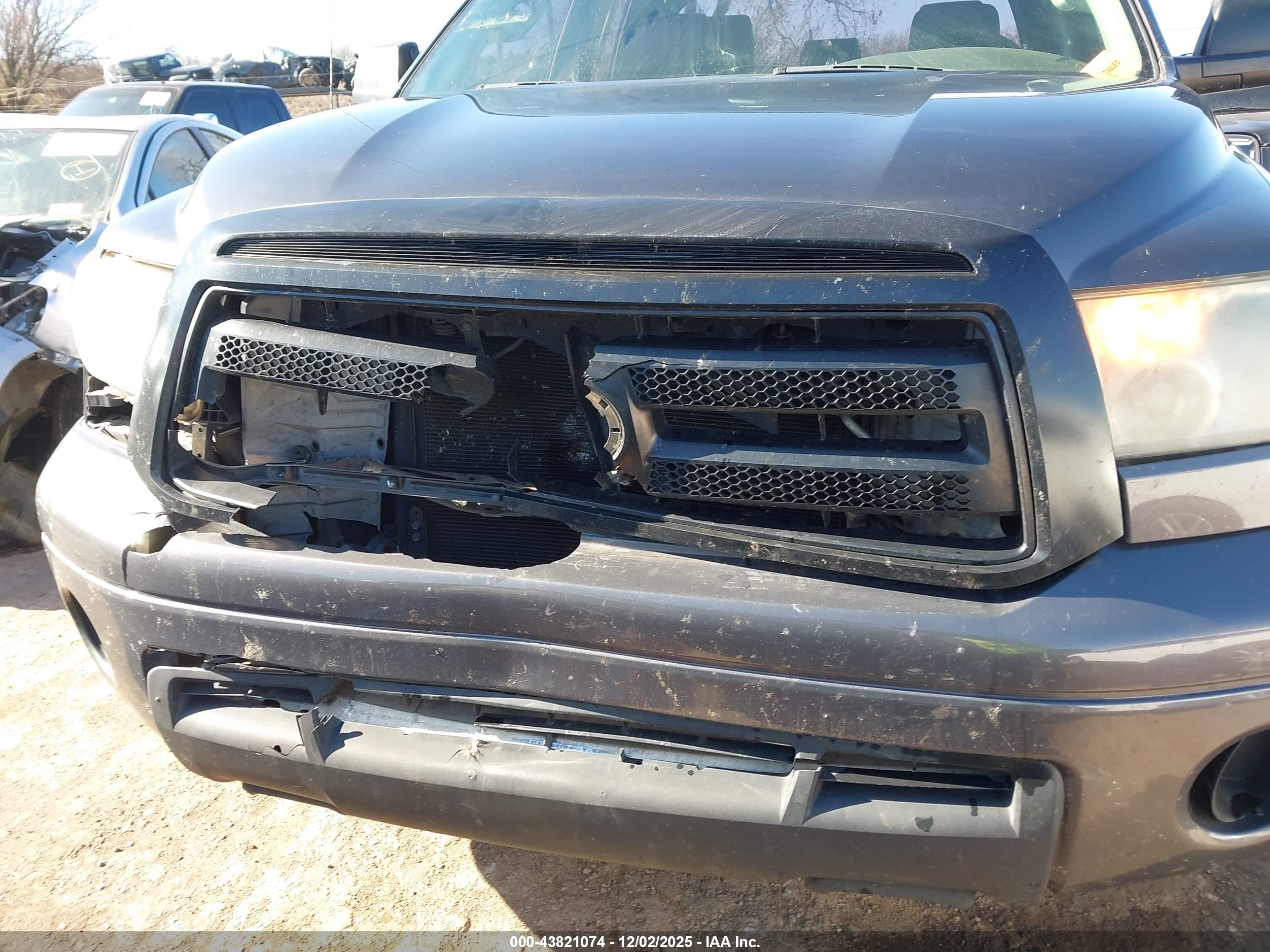 TOYOTA TUNDRA image 6