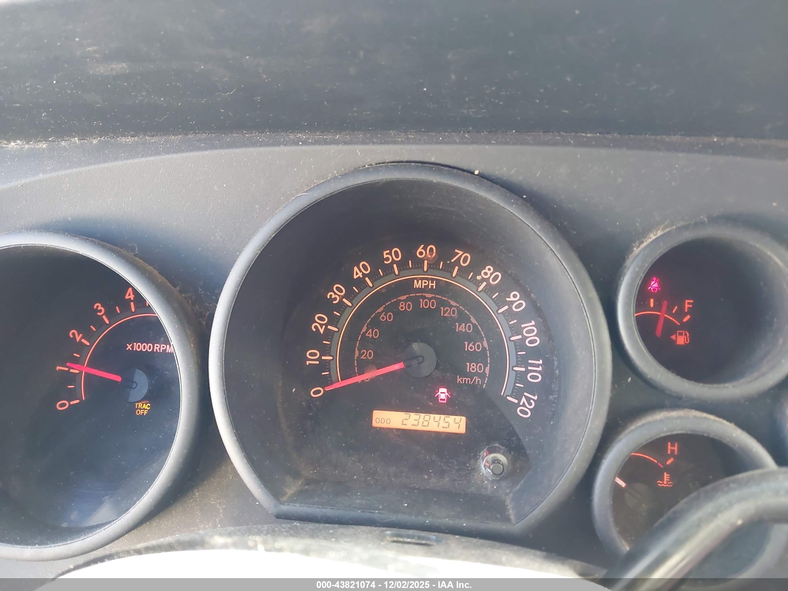 TOYOTA TUNDRA image 7