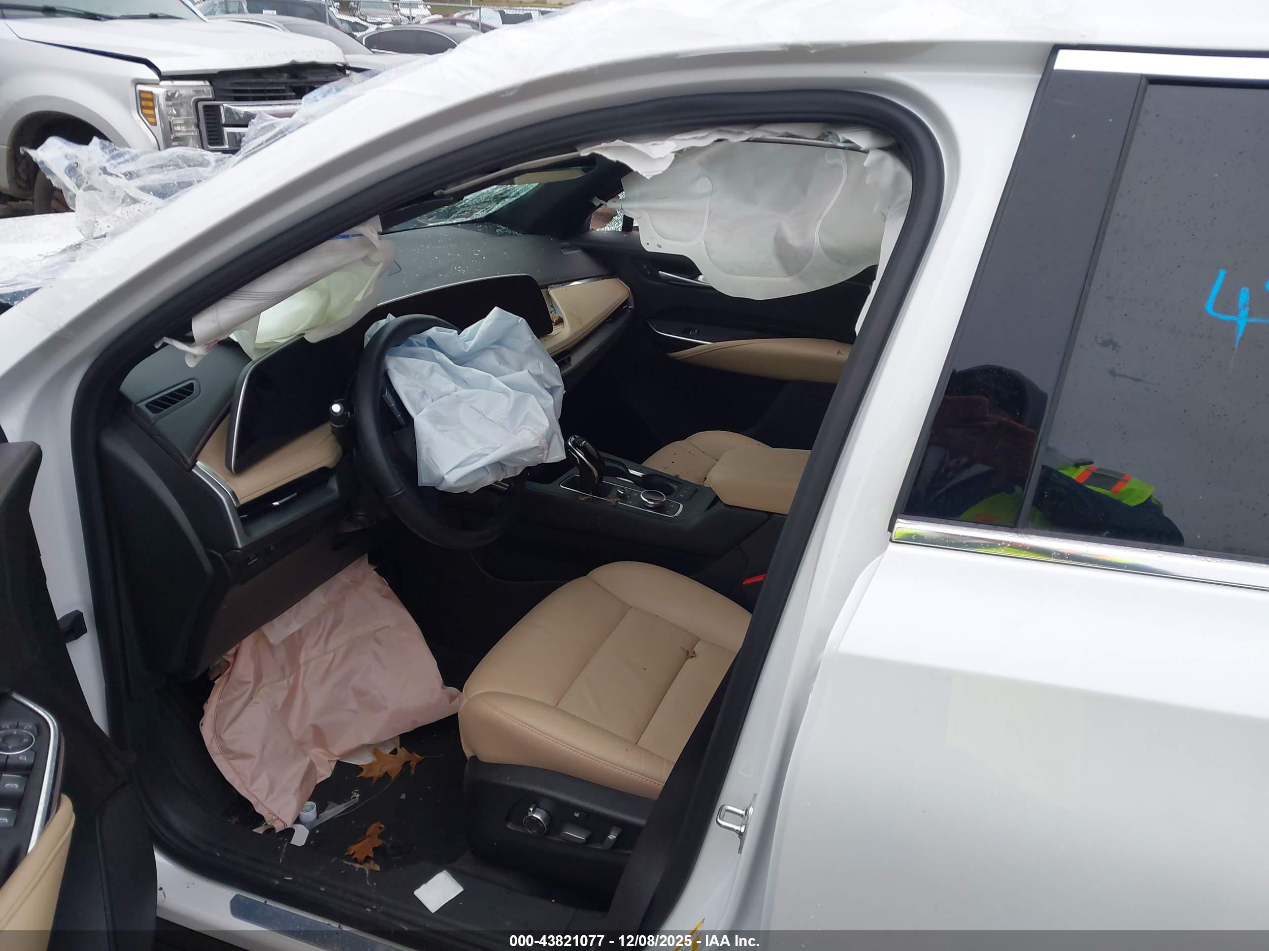 CADILLAC XT4 image 5