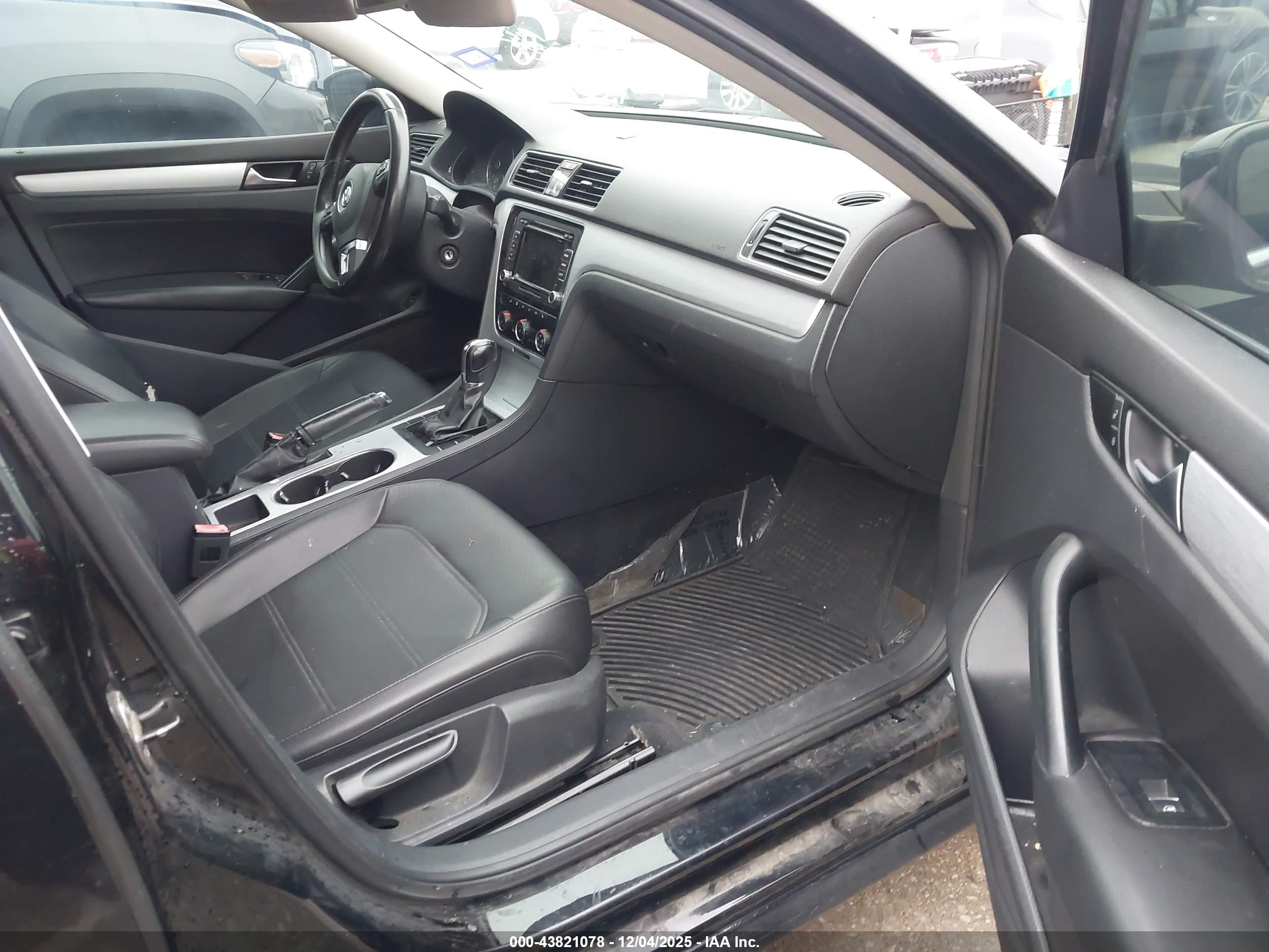 VOLKSWAGEN PASSAT image 5