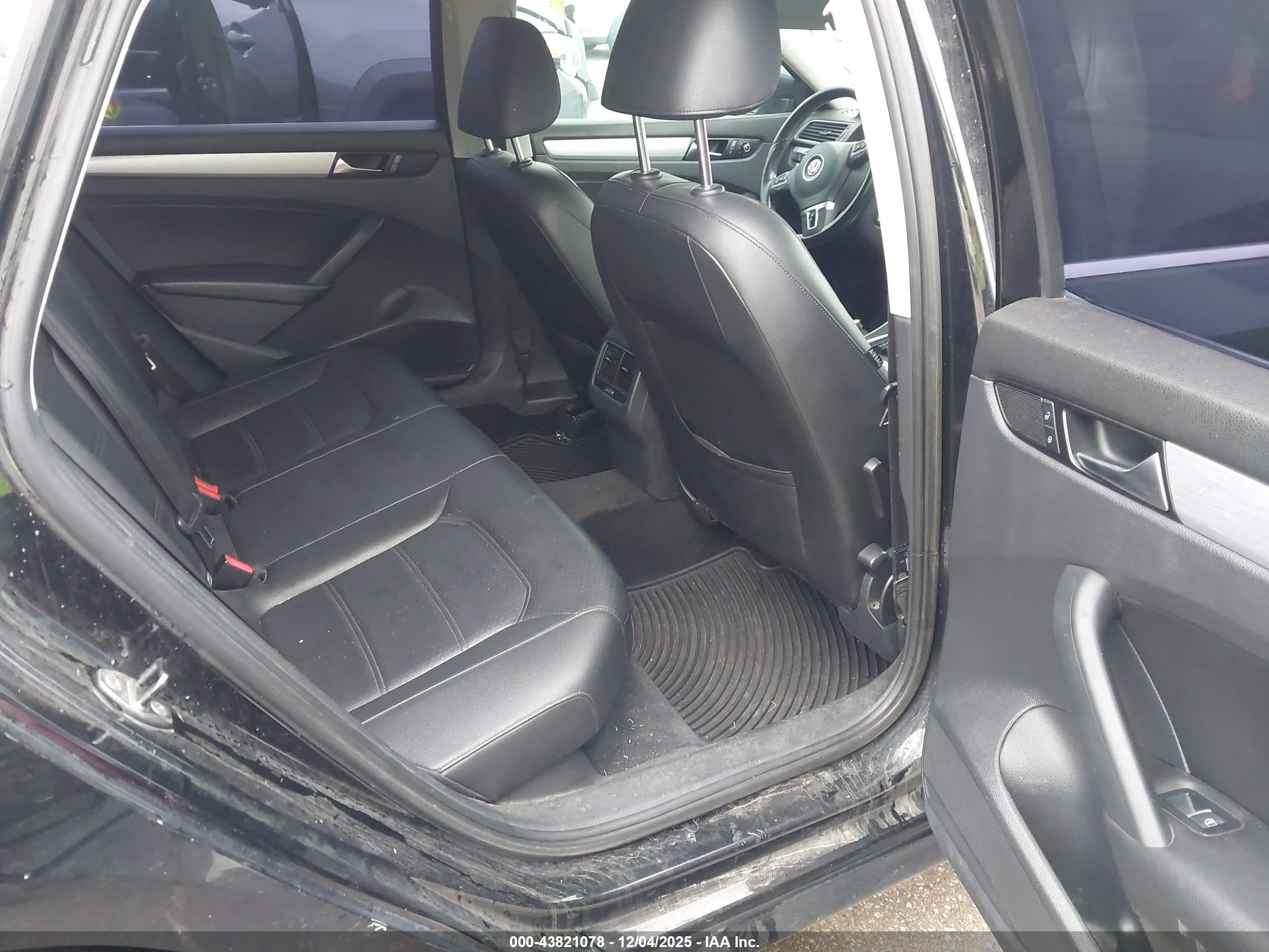 VOLKSWAGEN PASSAT image 8