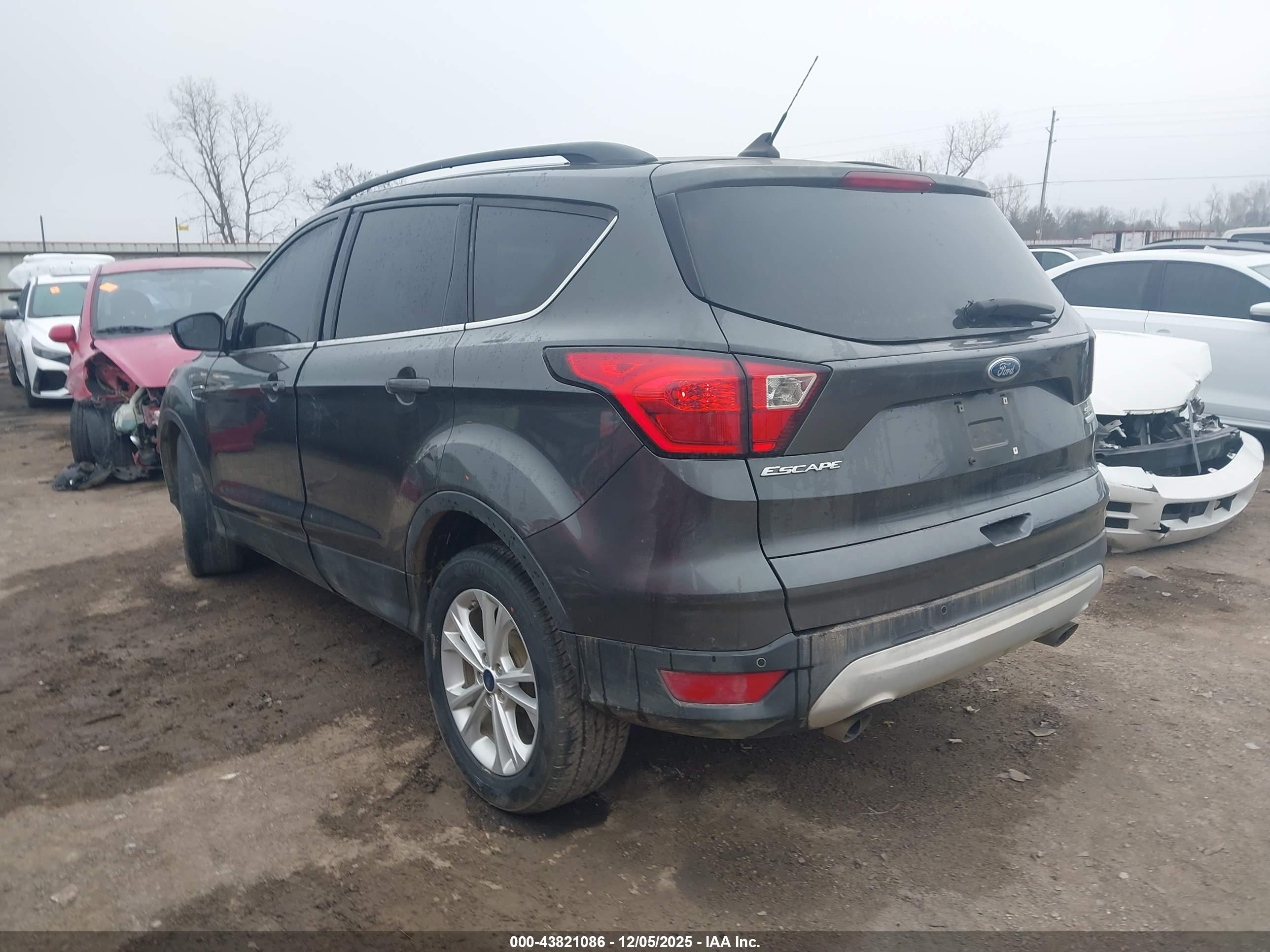 FORD ESCAPE image 3