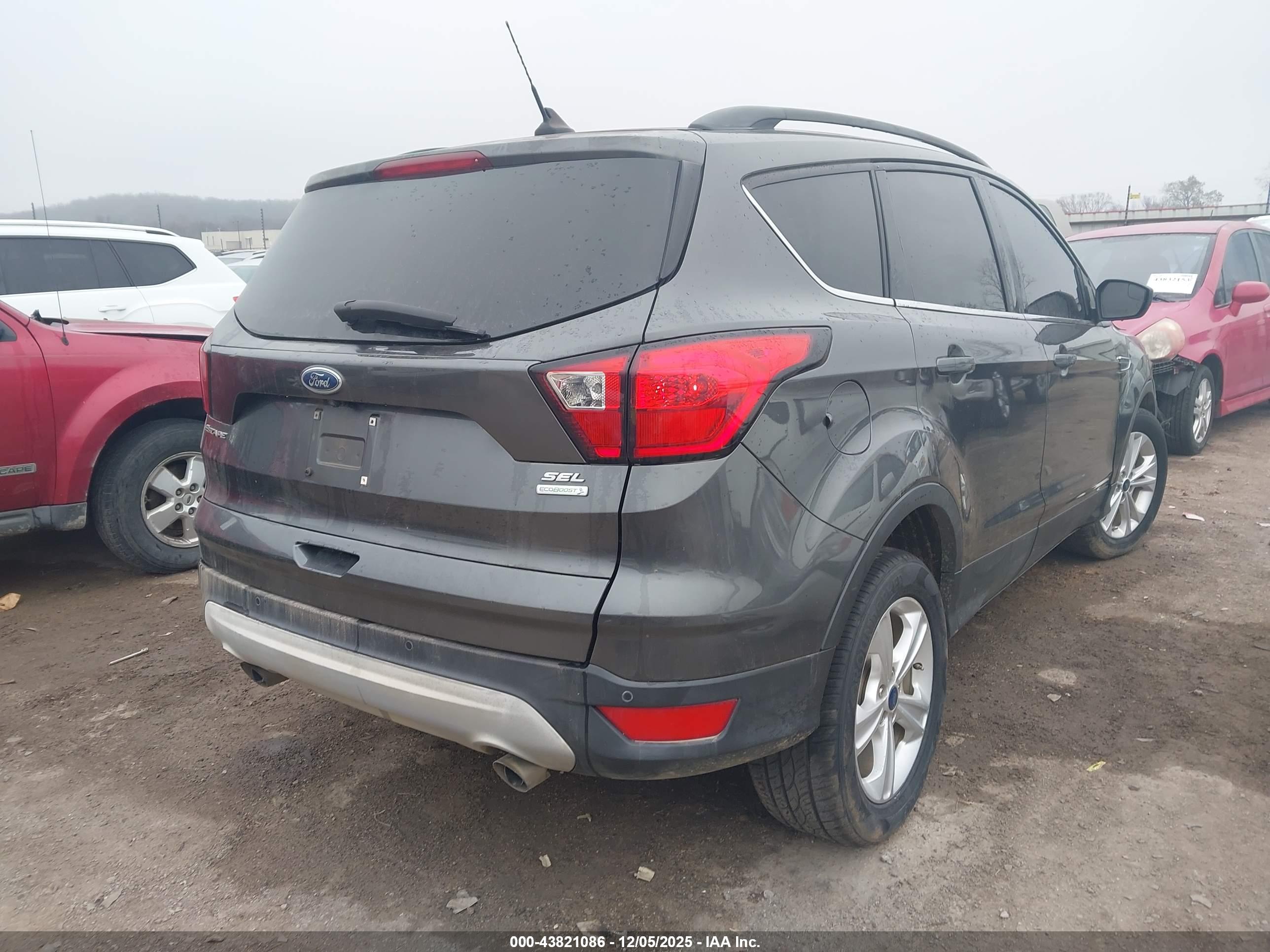 FORD ESCAPE image 4