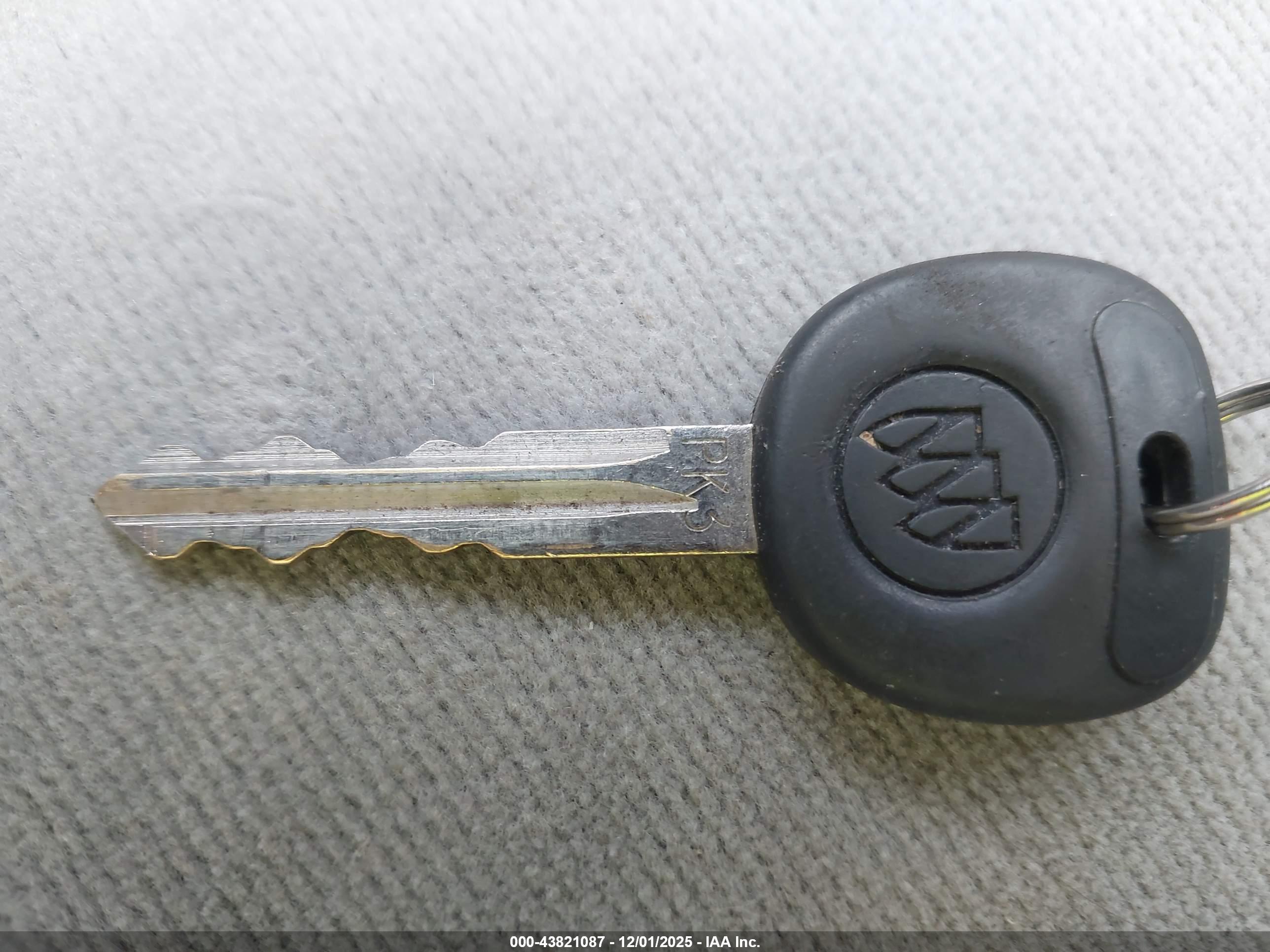 BUICK LACROSSE image 11