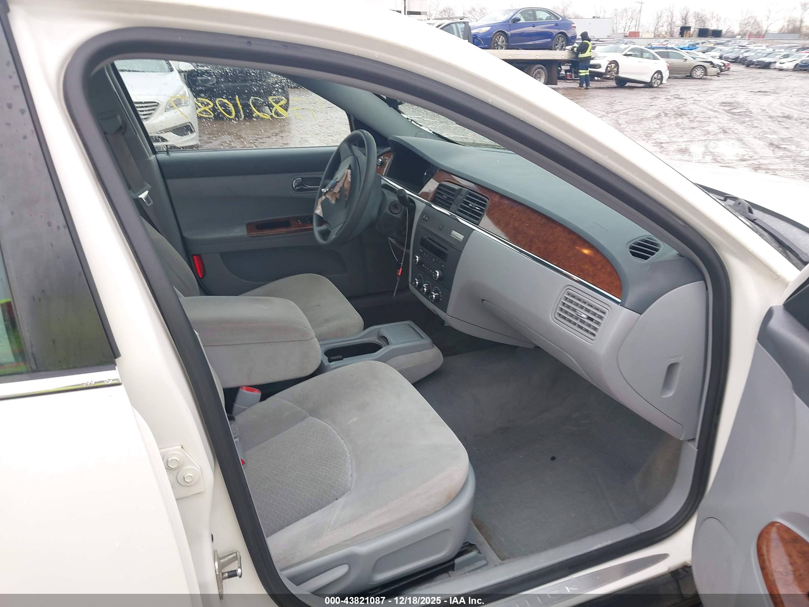 BUICK LACROSSE image 5