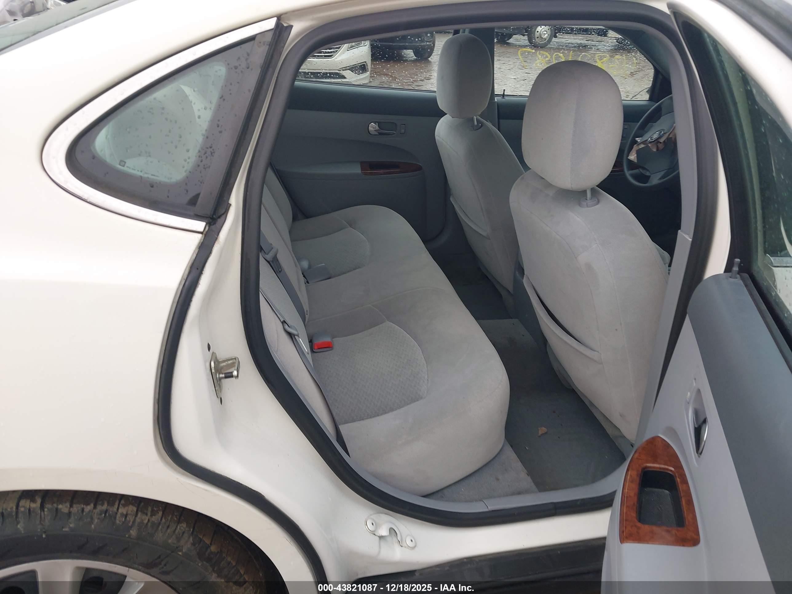 BUICK LACROSSE image 8