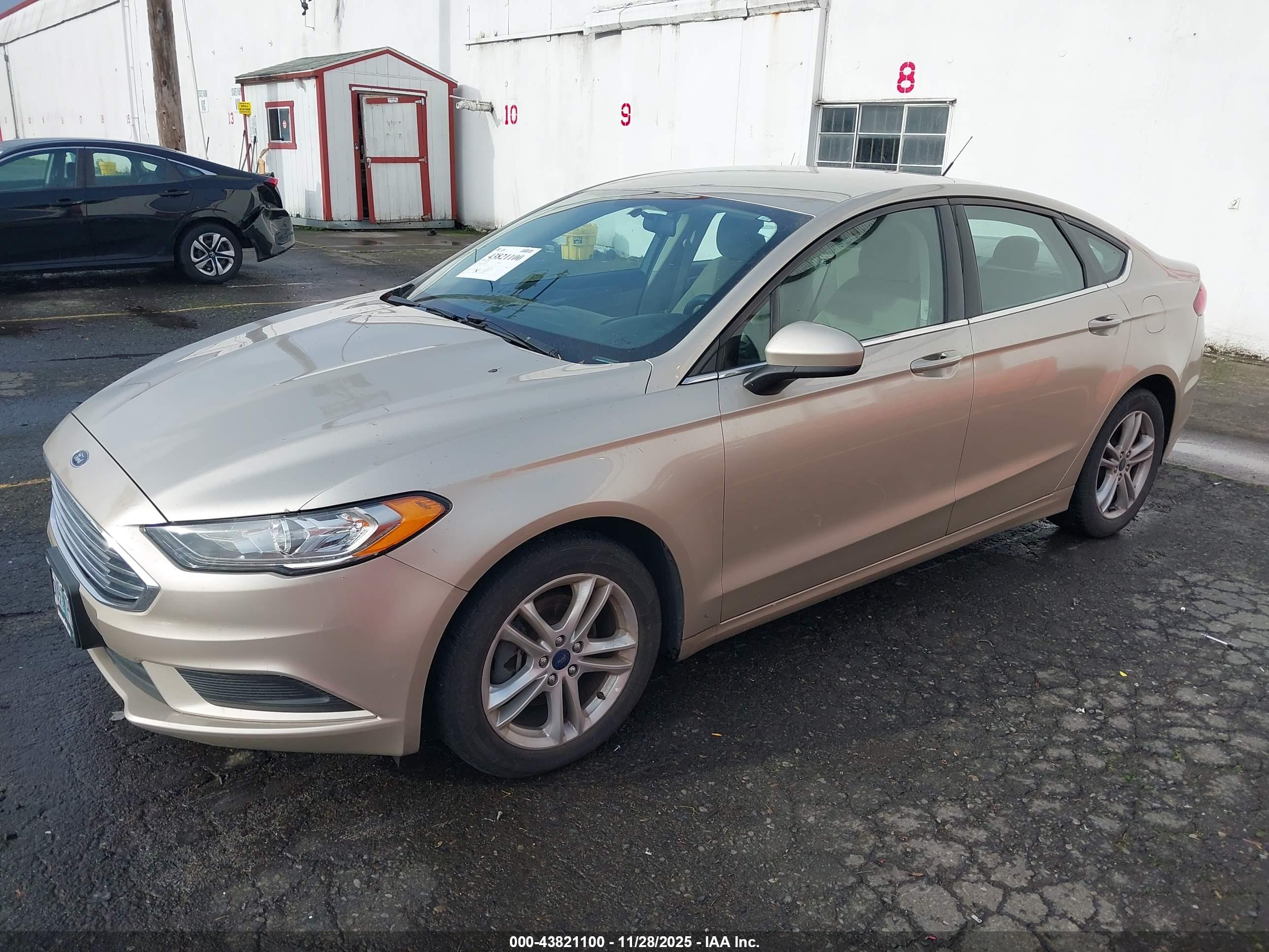 FORD FUSION image 2