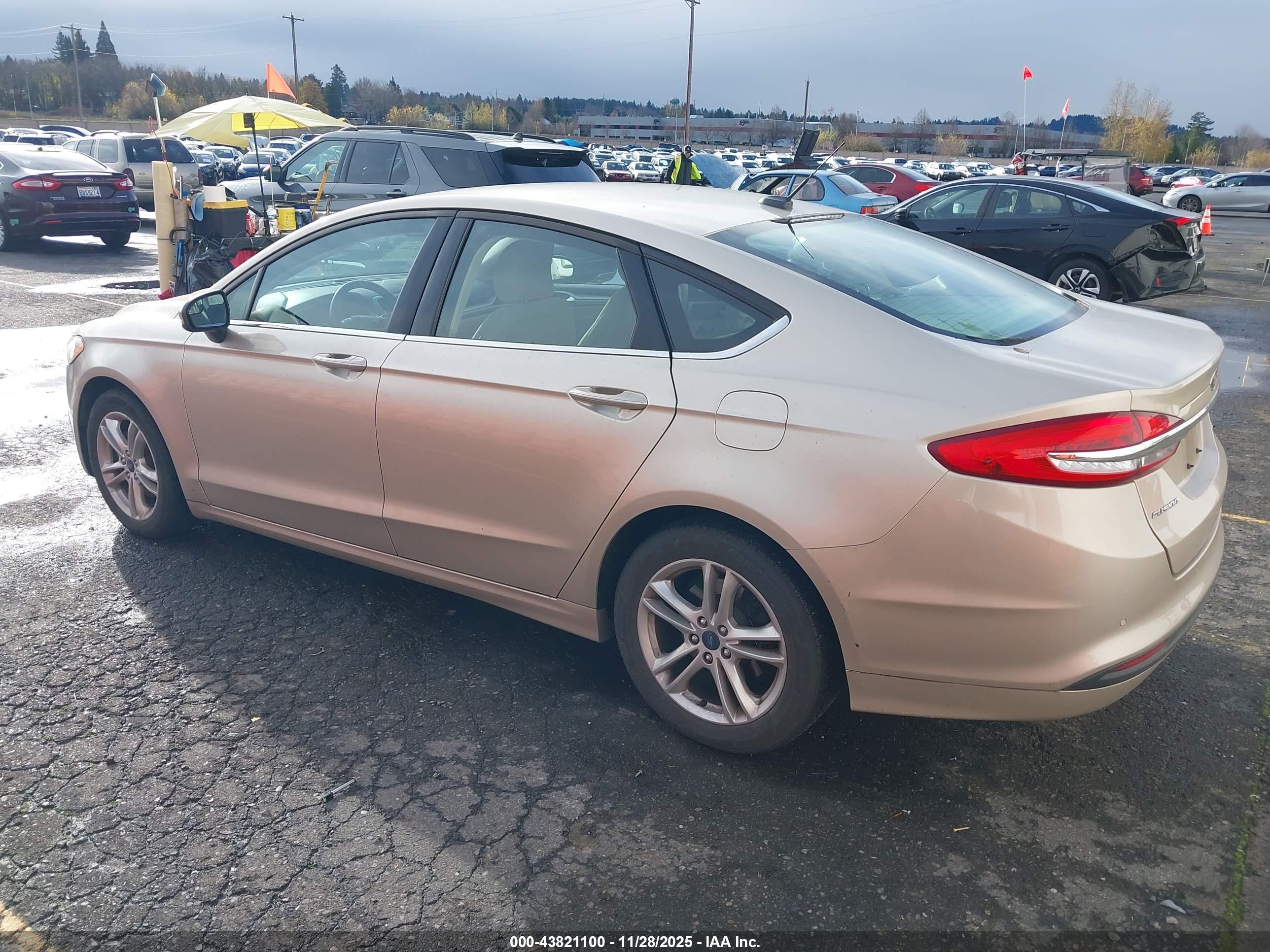 FORD FUSION image 3