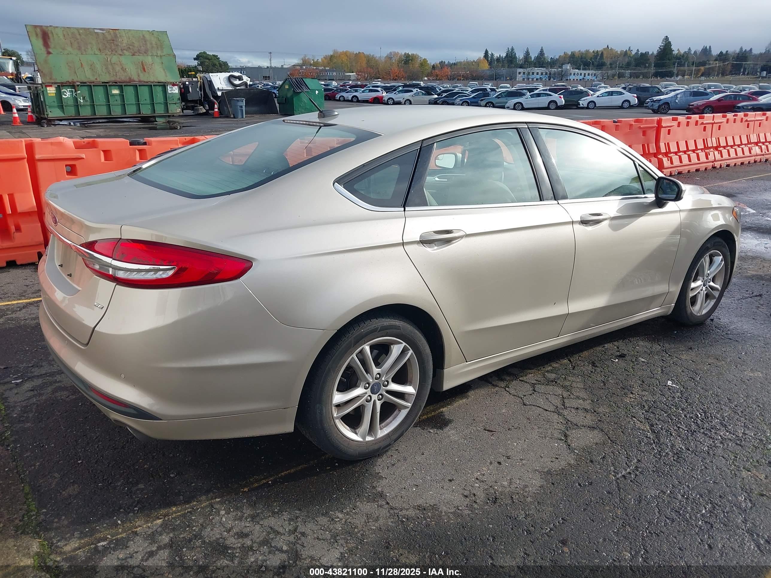 FORD FUSION image 4