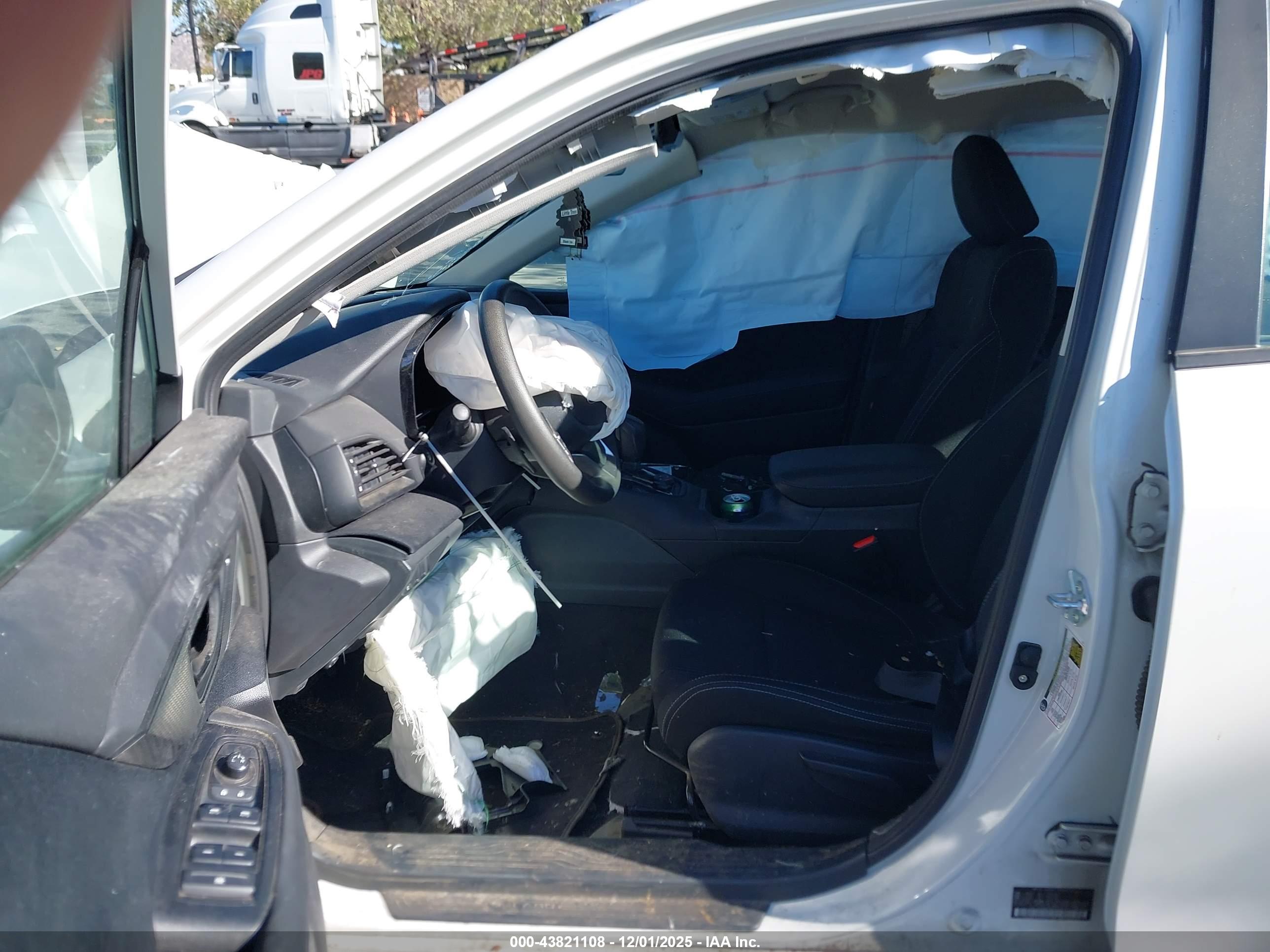 SUBARU LEGACY image 5