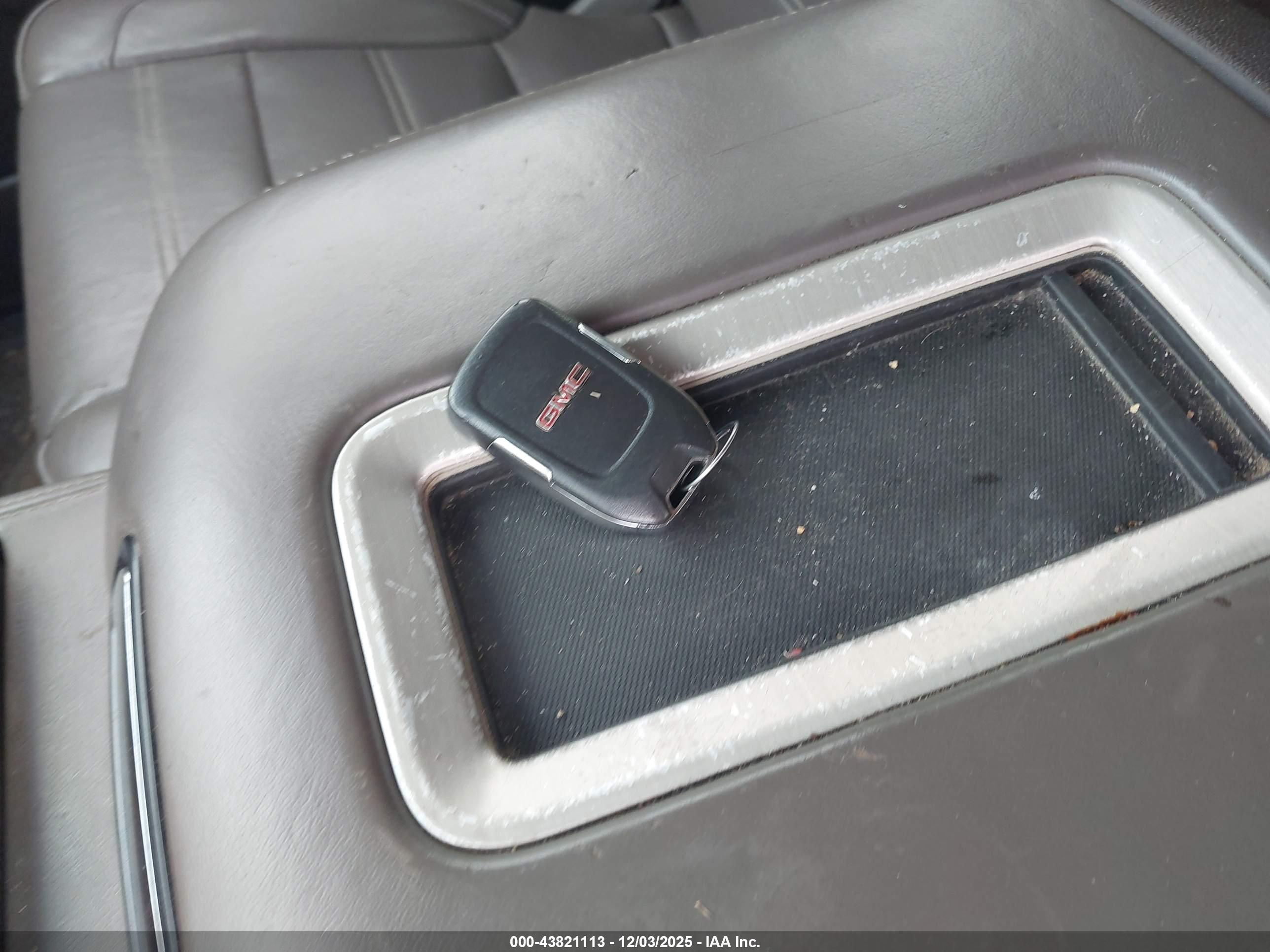 GMC YUKON image 11