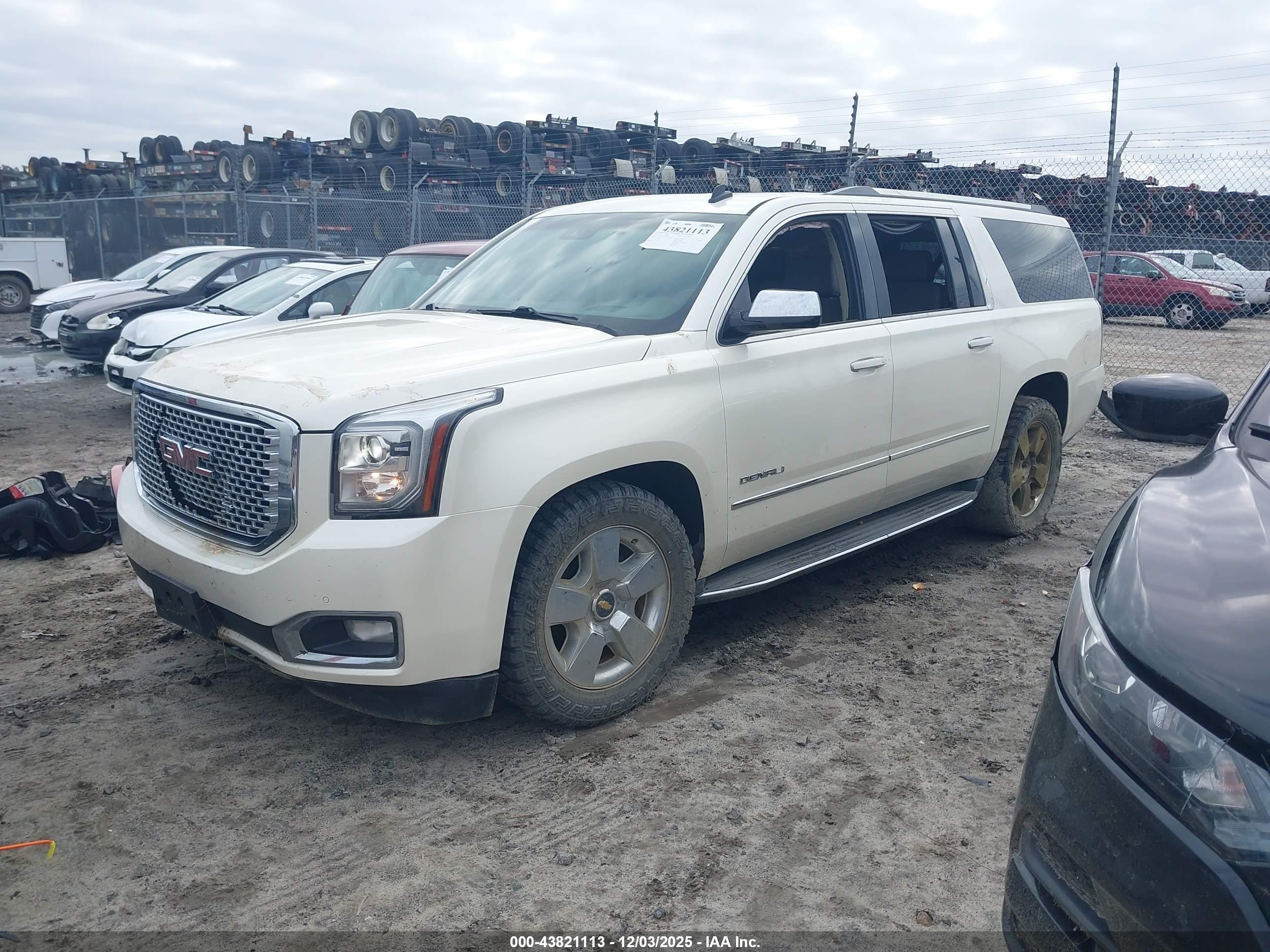 GMC YUKON image 2