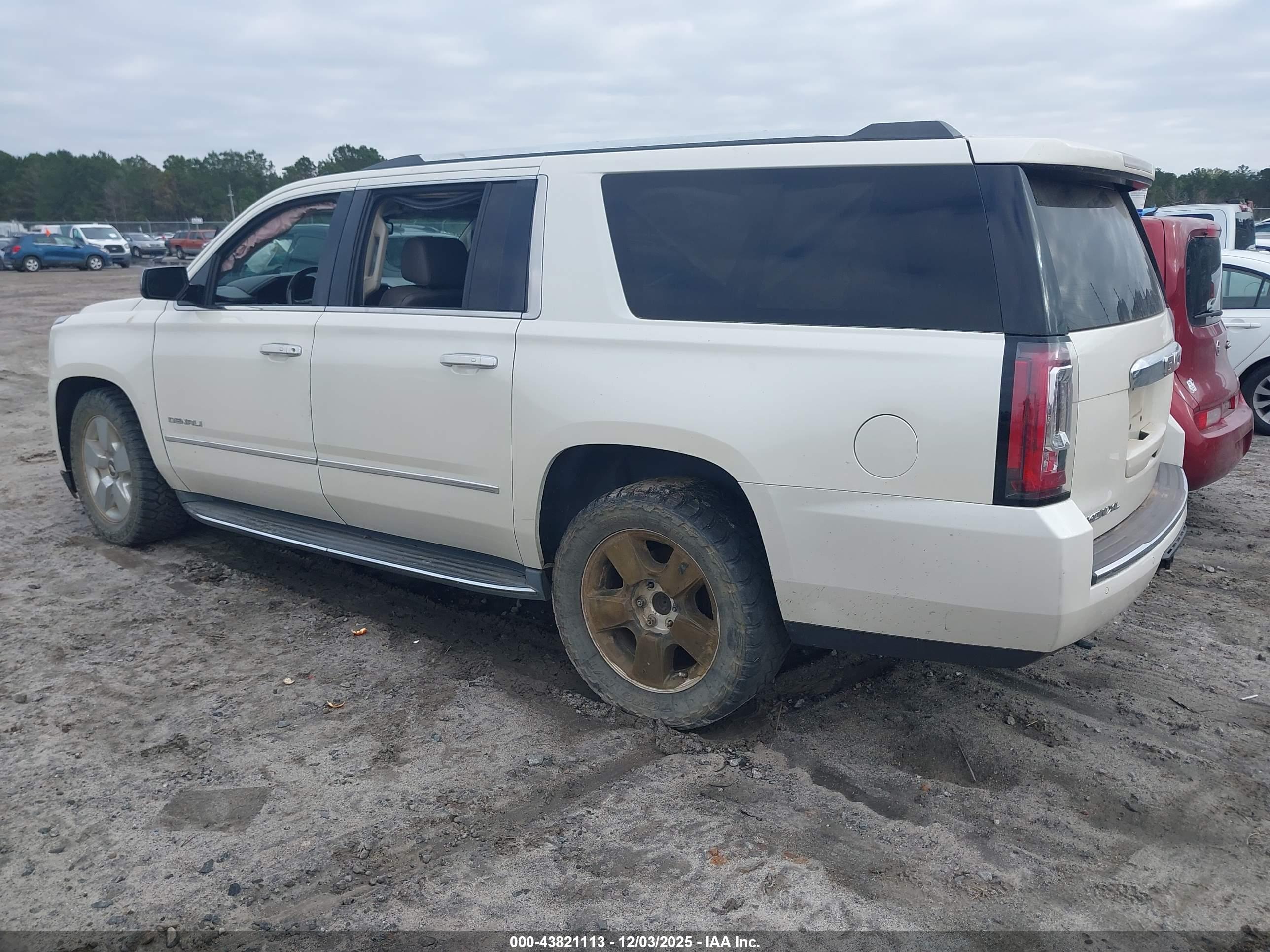 GMC YUKON image 3