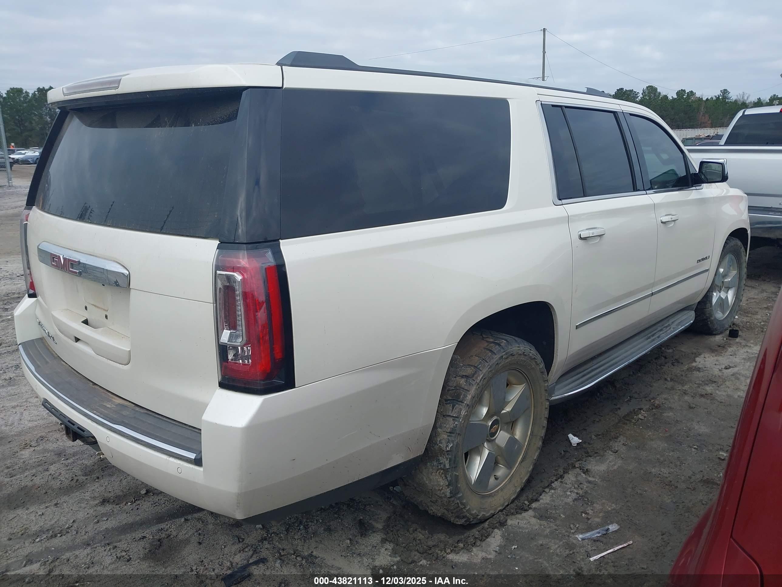 GMC YUKON image 4