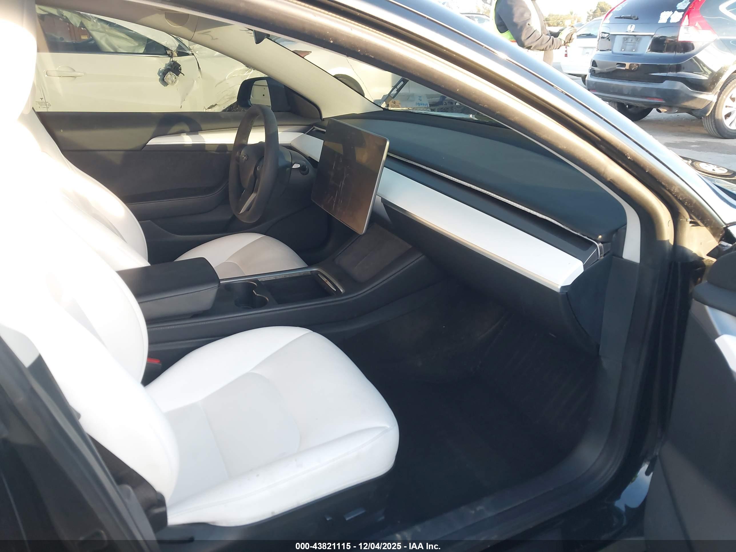 TESLA MODEL image 5